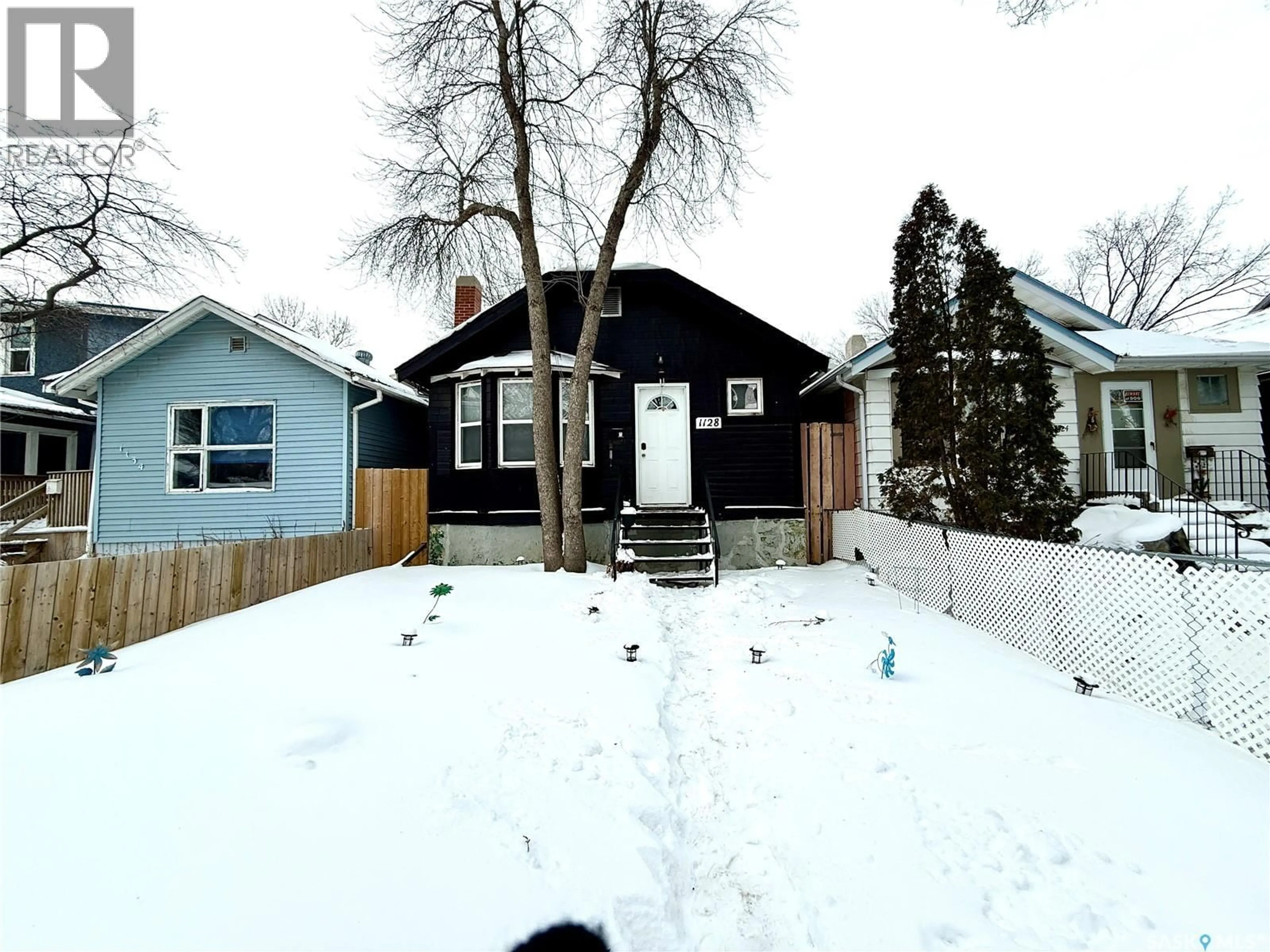 A pic from outside/outdoor area/front of a property/back of a property/a pic from drone, street for 1128 GARNET STREET, Regina Saskatchewan S4T2X8