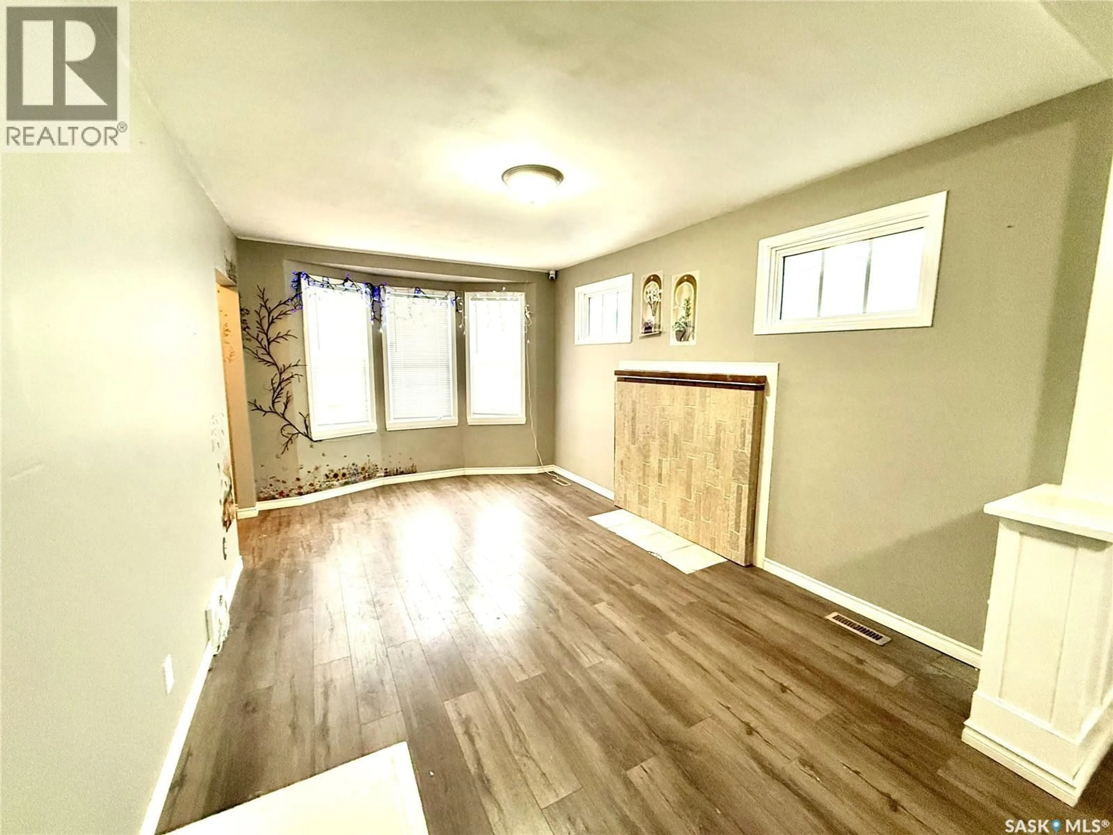 A pic of a room for 1128 GARNET STREET, Regina Saskatchewan S4T2X8