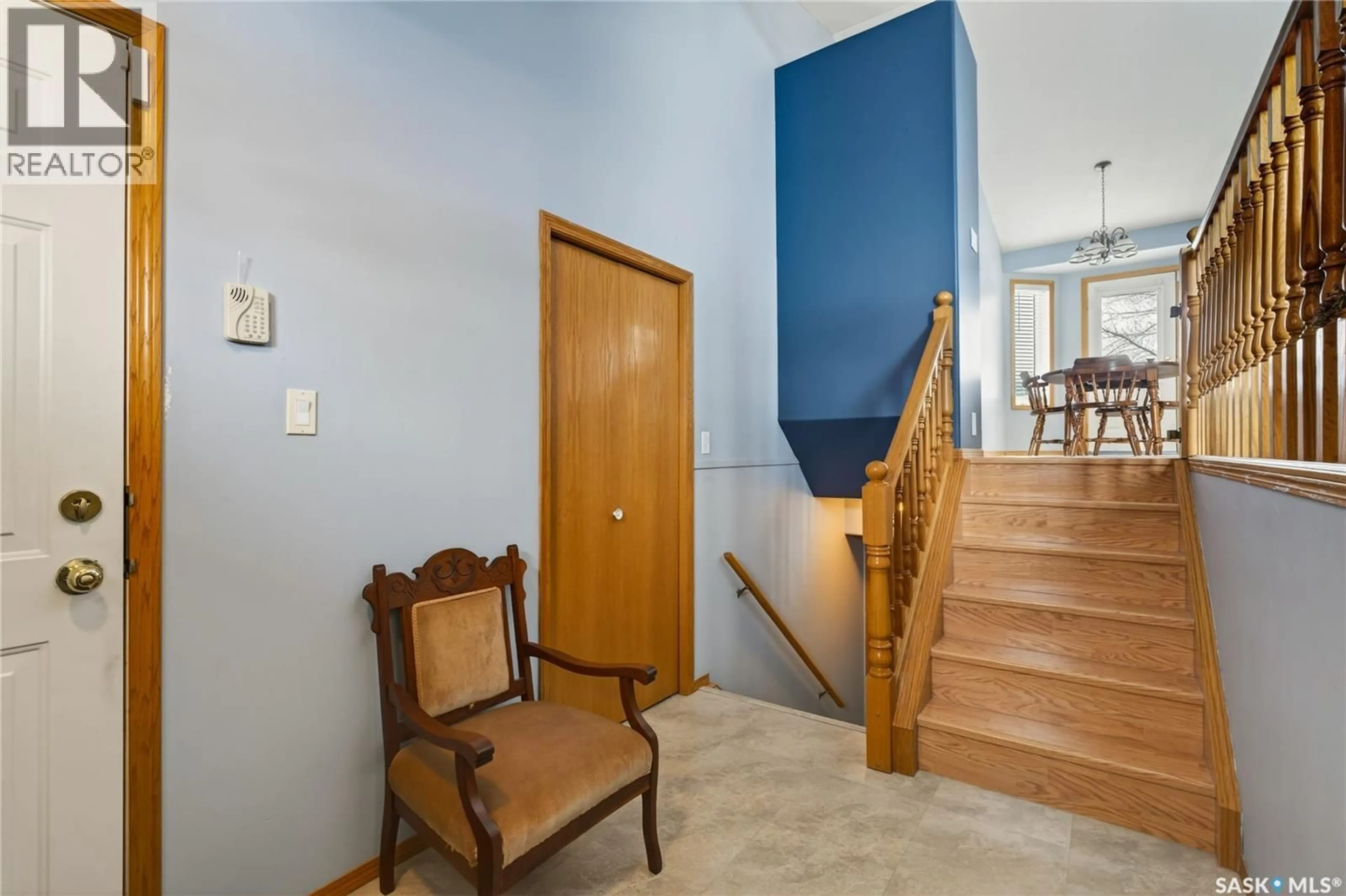 Indoor foyer for 343 BERNARD BAY, Prince Albert Saskatchewan S6V7K6