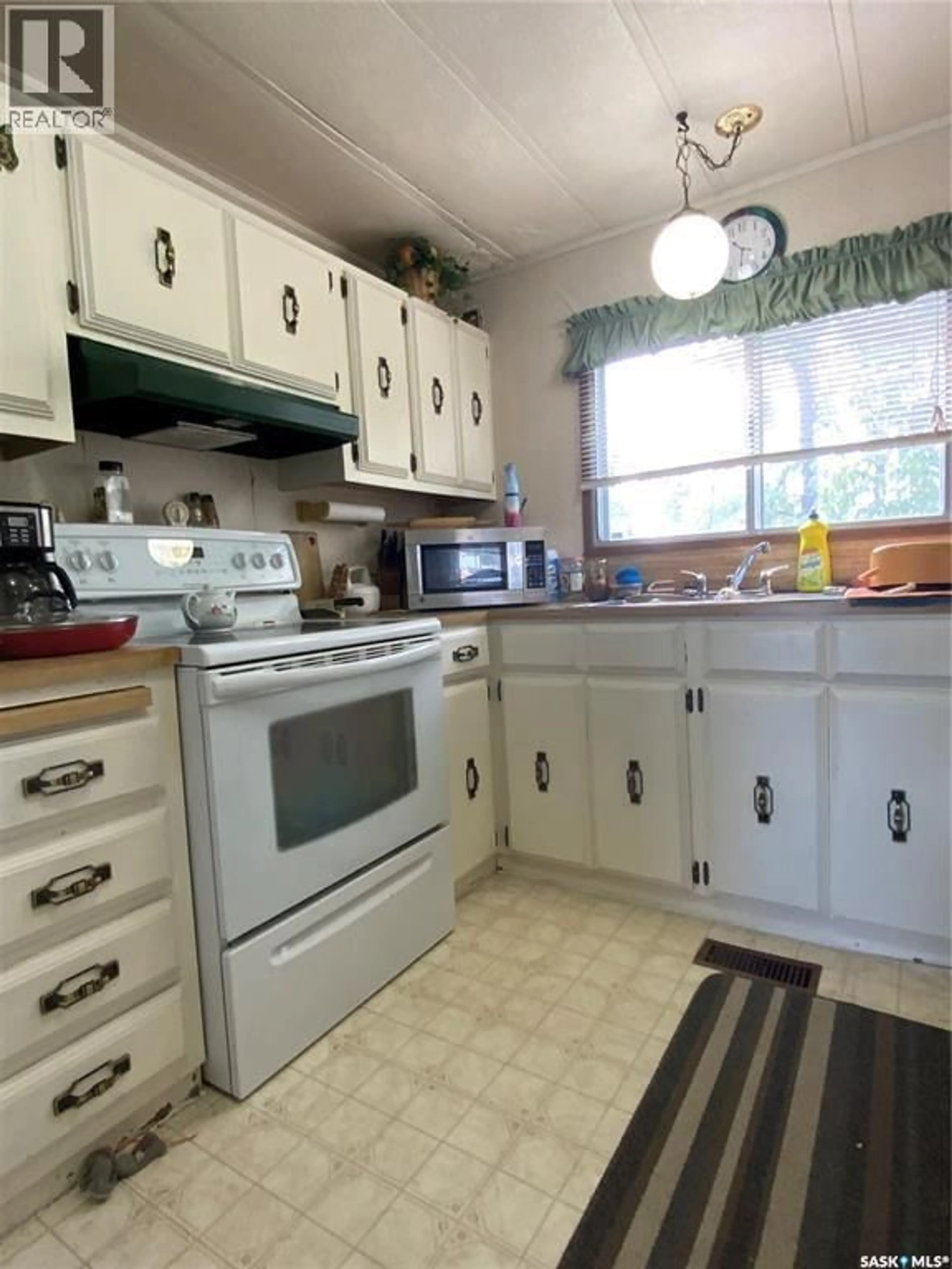 Standard kitchen, unknown for E - 205 1ST STREET, Crooked River Saskatchewan S0E1T0
