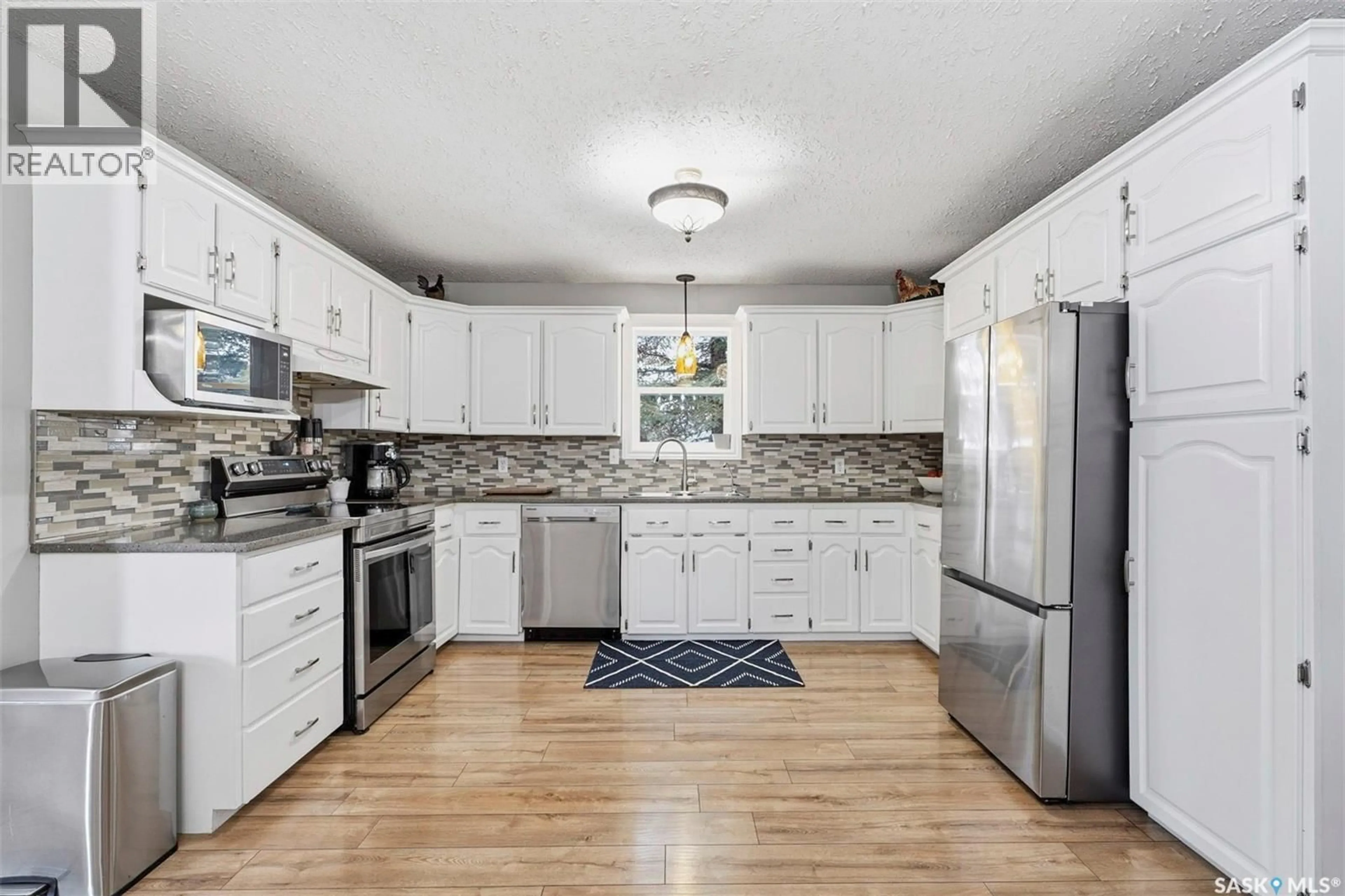 Open concept kitchen, unknown for 404 DOERKSEN STREET, Hepburn Saskatchewan S0K1Z0