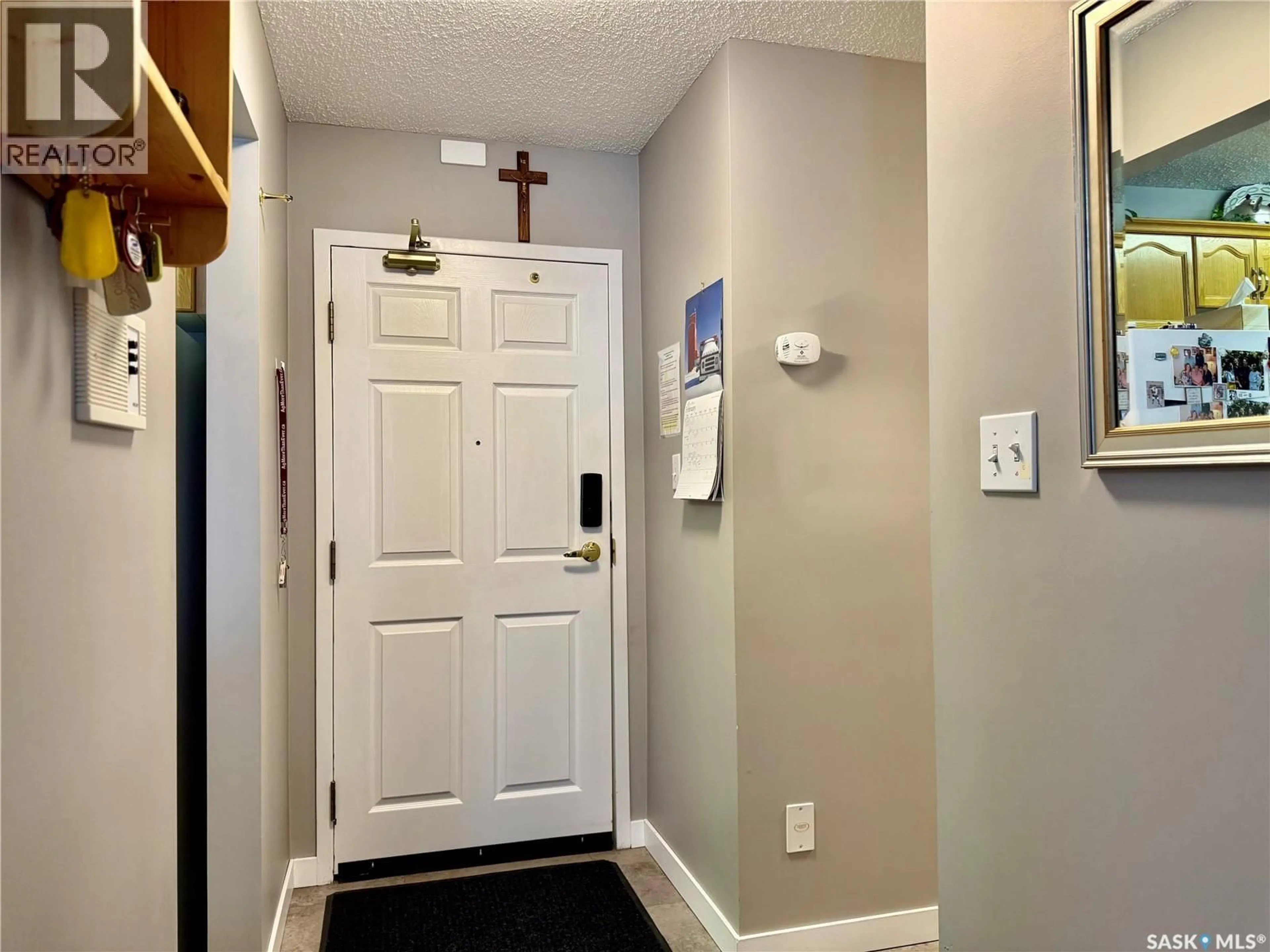 Indoor entryway for 105 602 7TH STREET, Humboldt Saskatchewan S0K2A0