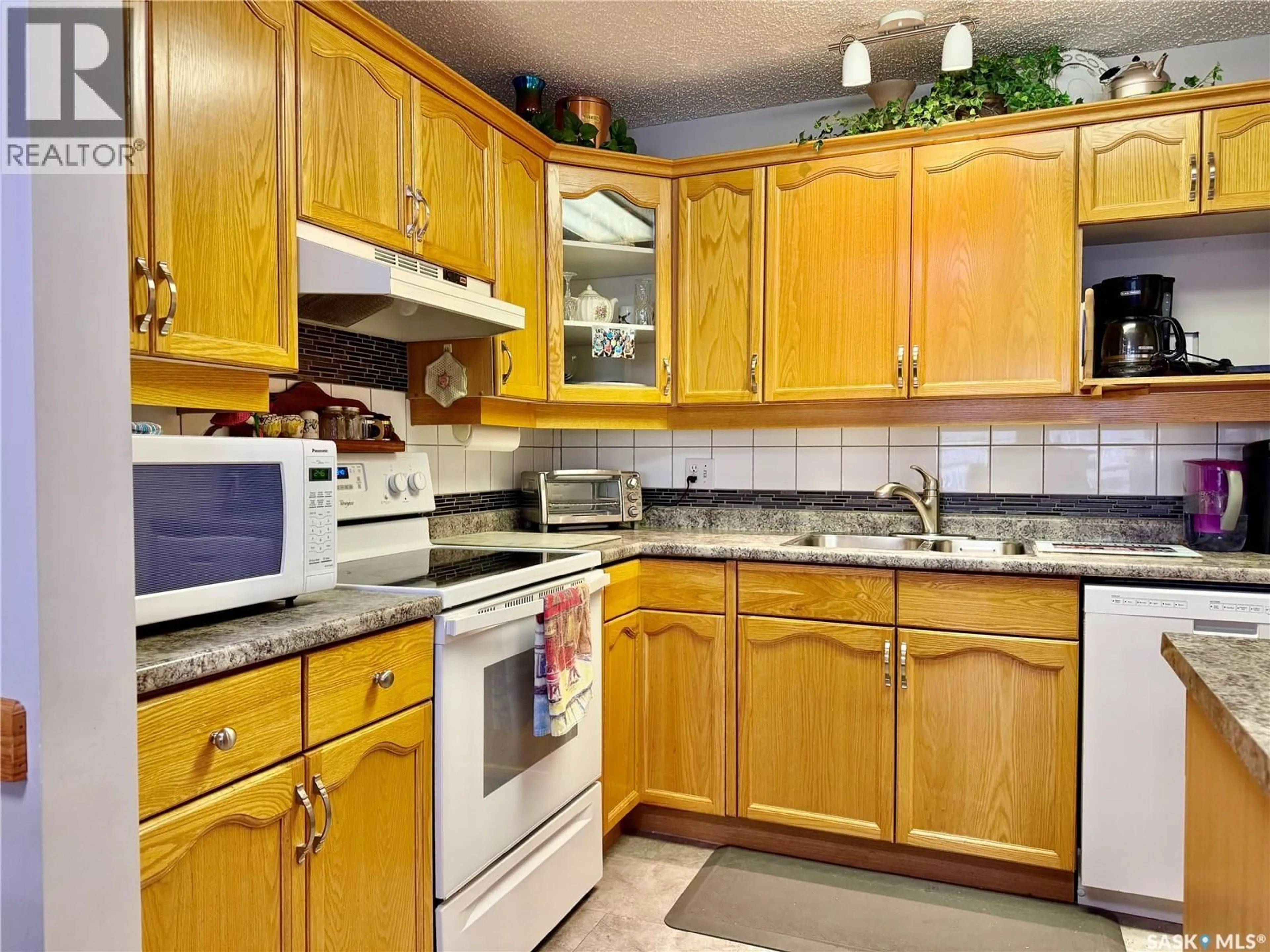 Standard kitchen, unknown for 105 602 7TH STREET, Humboldt Saskatchewan S0K2A0