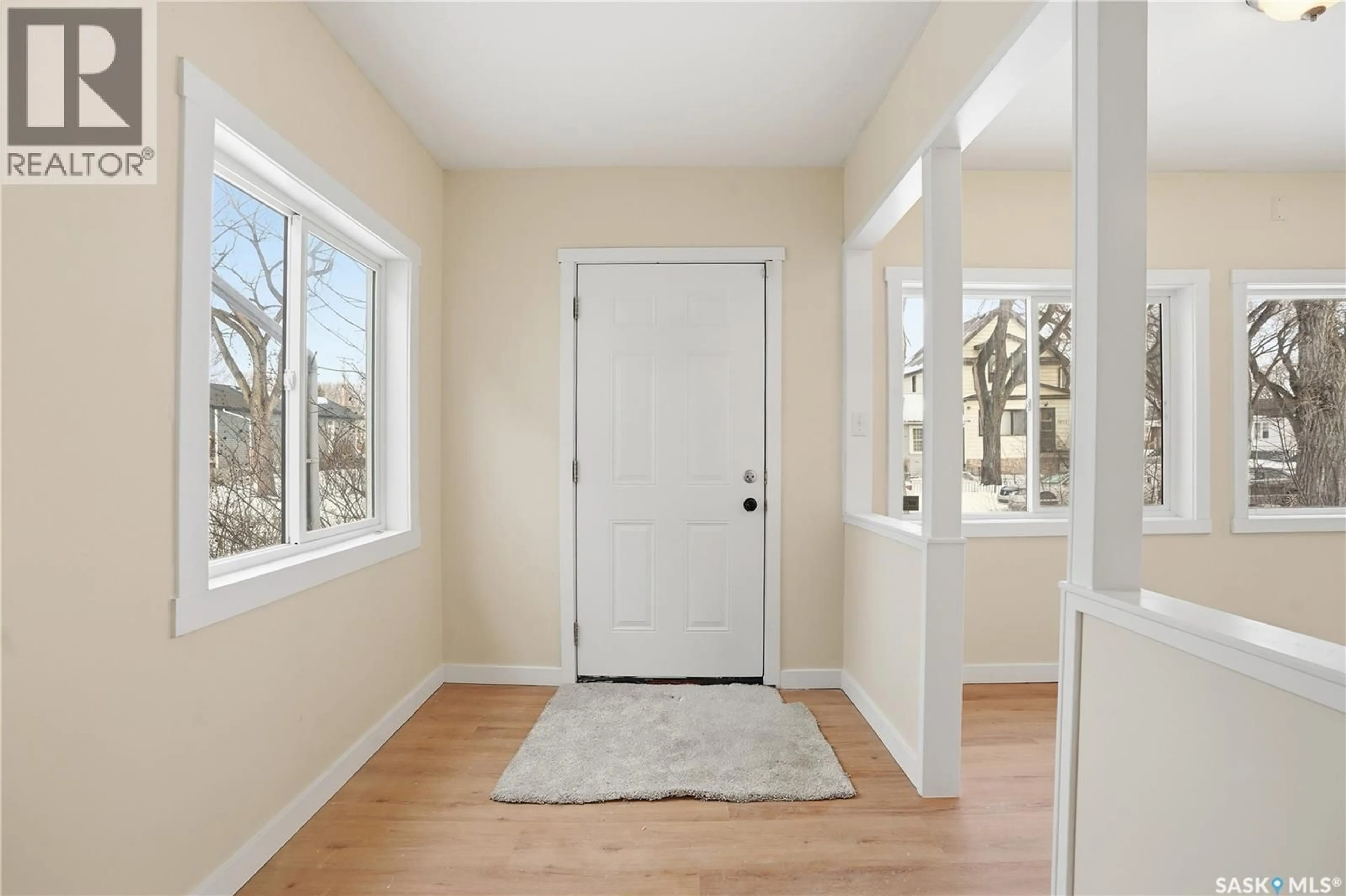 Indoor entryway for 1864 MONTREAL STREET, Regina Saskatchewan S4P1L1