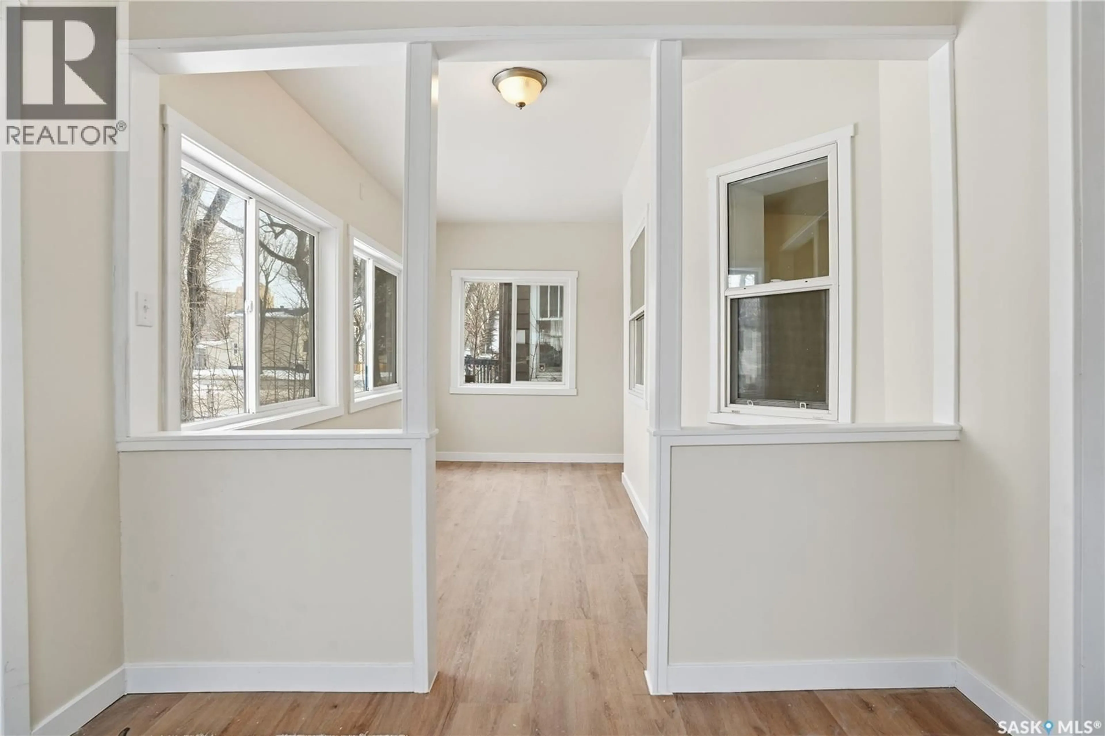 Indoor entryway for 1864 MONTREAL STREET, Regina Saskatchewan S4P1L1