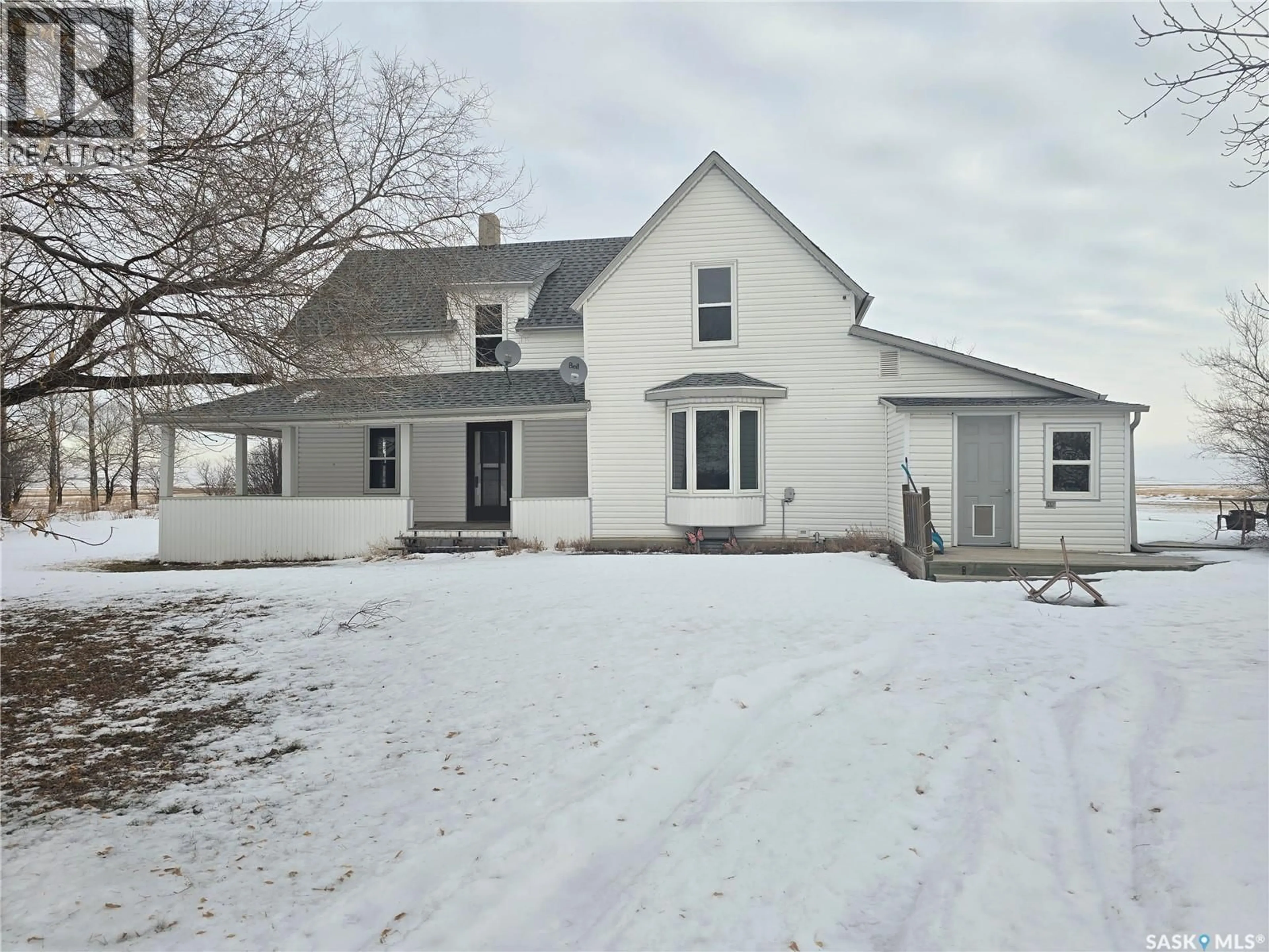 A pic from outside/outdoor area/front of a property/back of a property/a pic from drone, street for LITSCHKE ACREAGE, Halbrite Saskatchewan S0C1H0