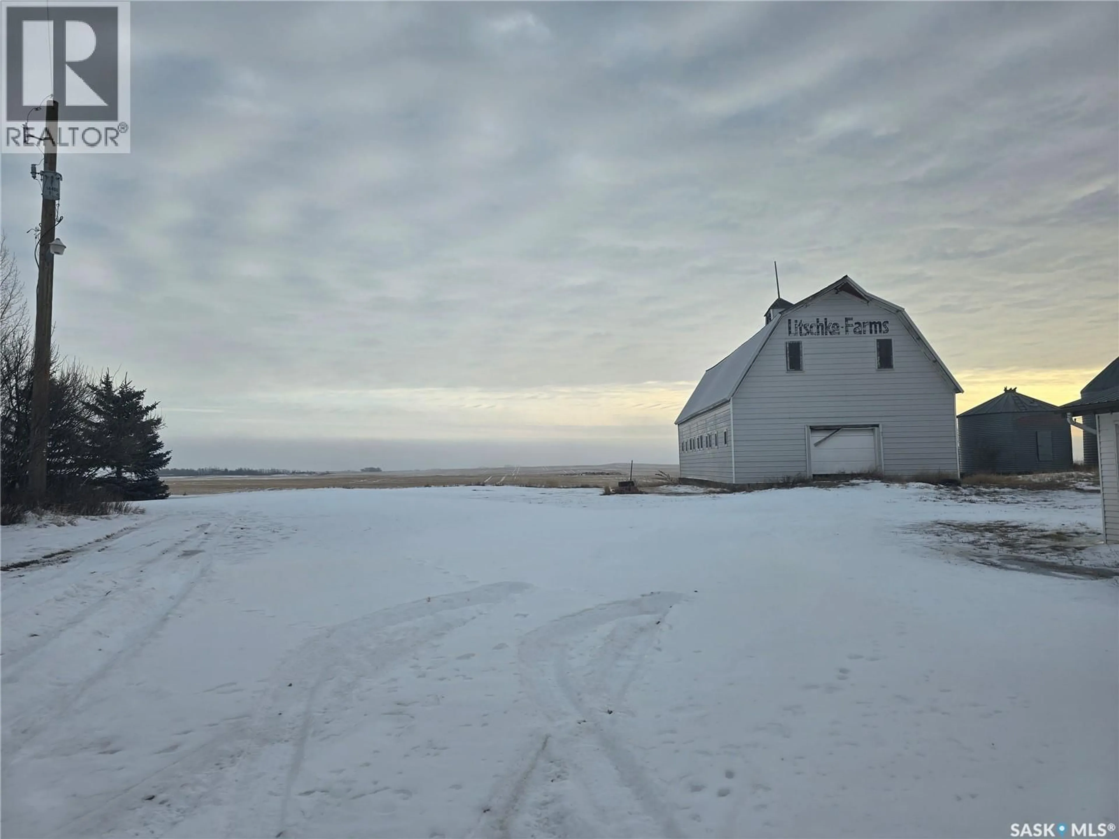 Shed for LITSCHKE ACREAGE, Halbrite Saskatchewan S0C1H0