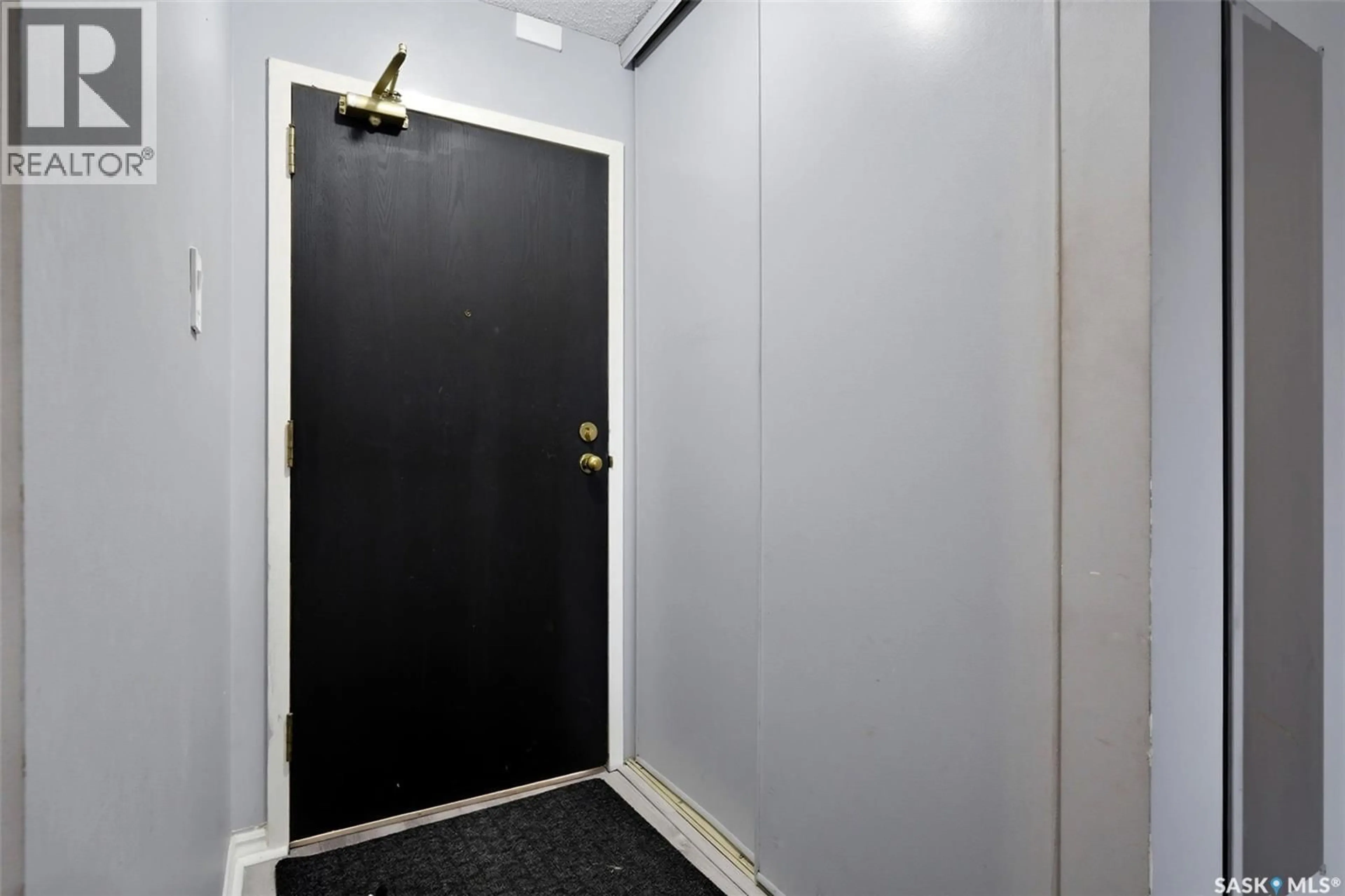 Indoor foyer for 211 - 3410 PARK STREET, Regina Saskatchewan S4V2M8