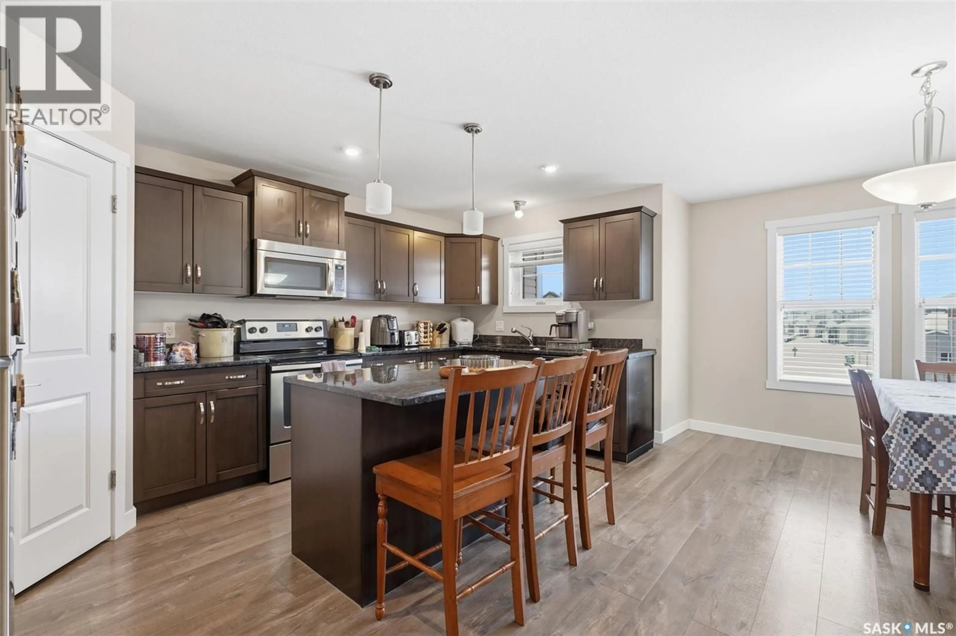 Open concept kitchen, unknown for 556 PRINGLE CRESCENT, Saskatoon Saskatchewan S7T1C9