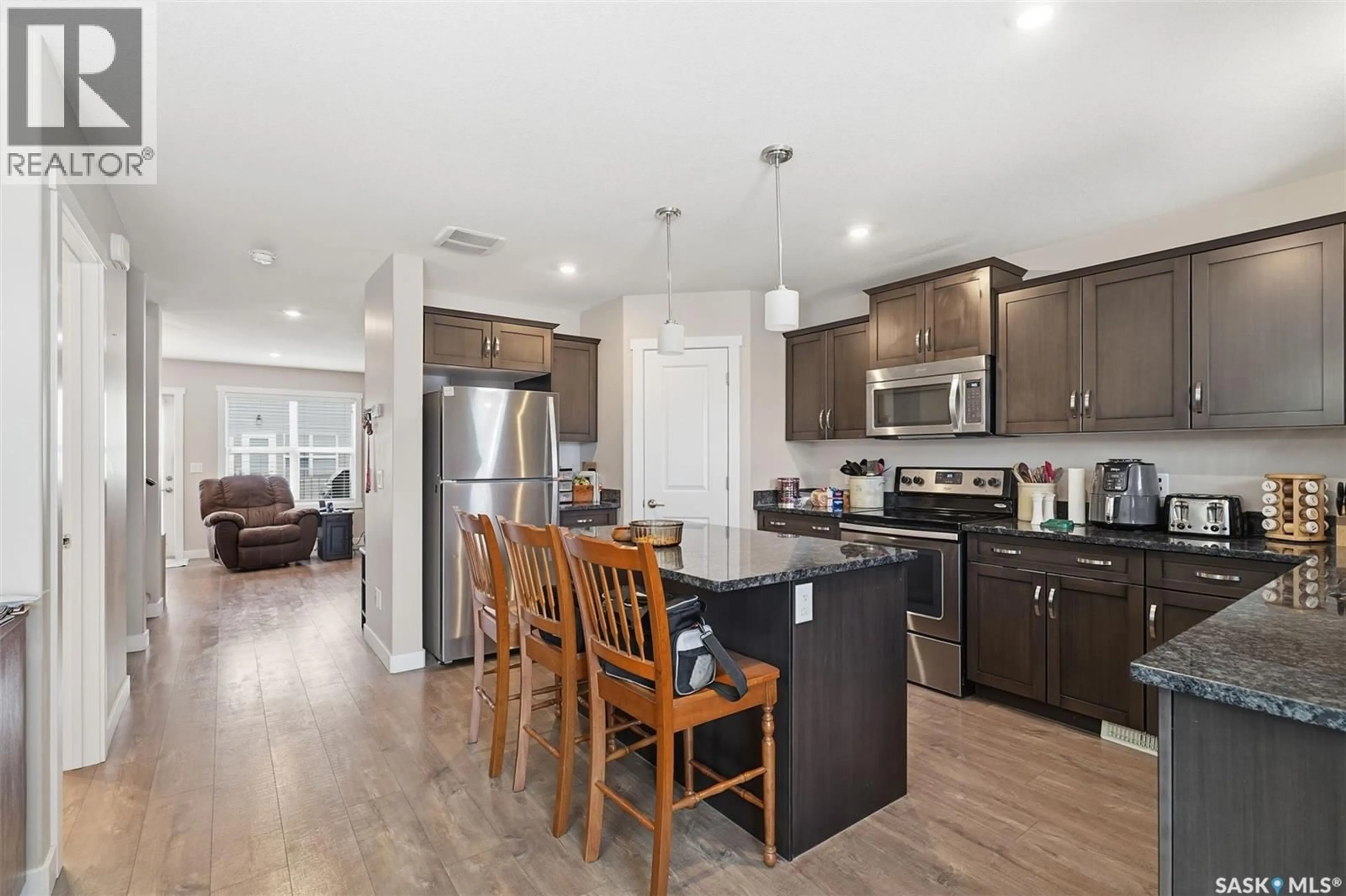 Open concept kitchen, unknown for 556 PRINGLE CRESCENT, Saskatoon Saskatchewan S7T1C9