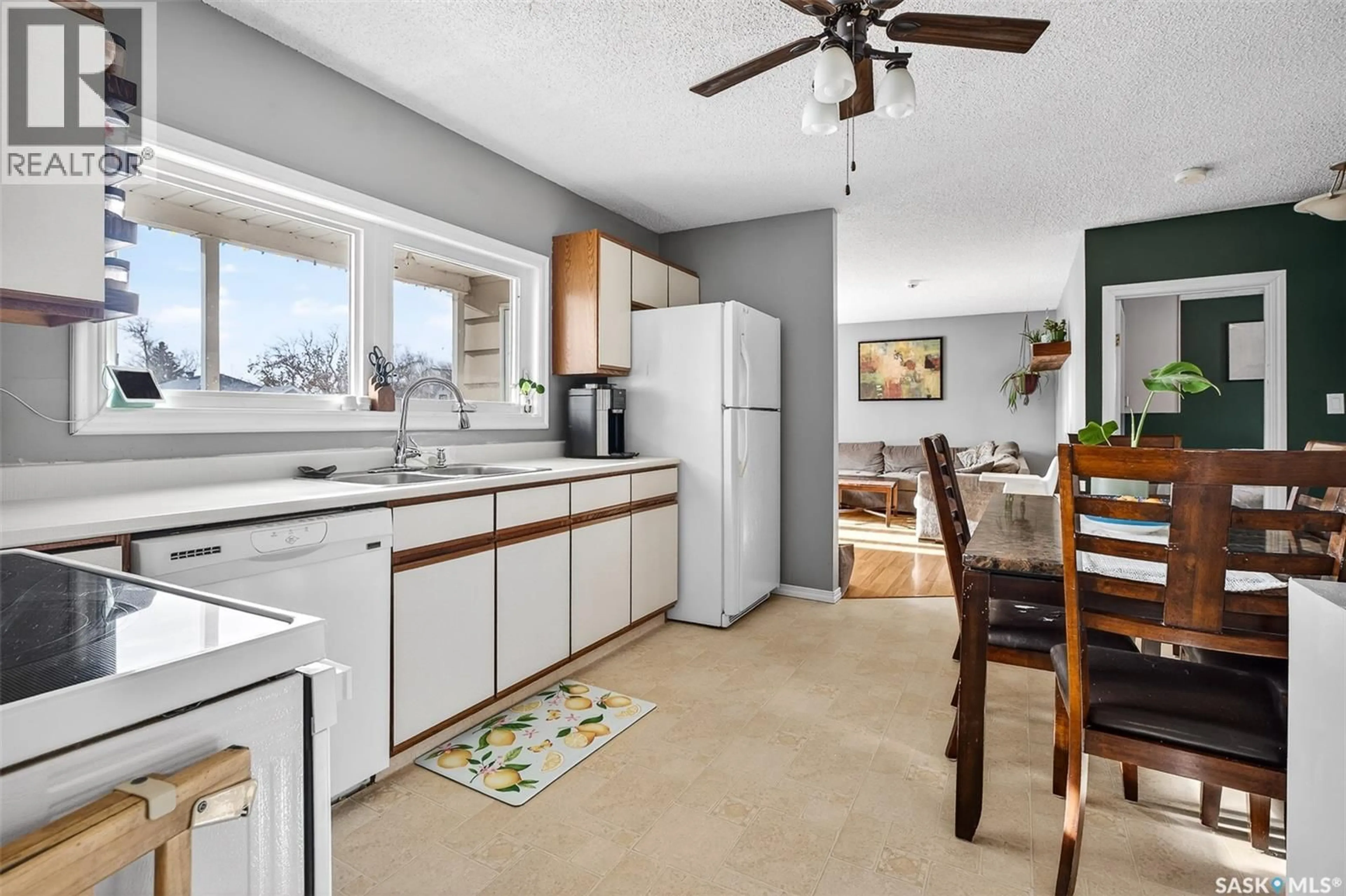 Open concept kitchen, unknown for 928 STADACONA STREET, Moose Jaw Saskatchewan S6H2A8