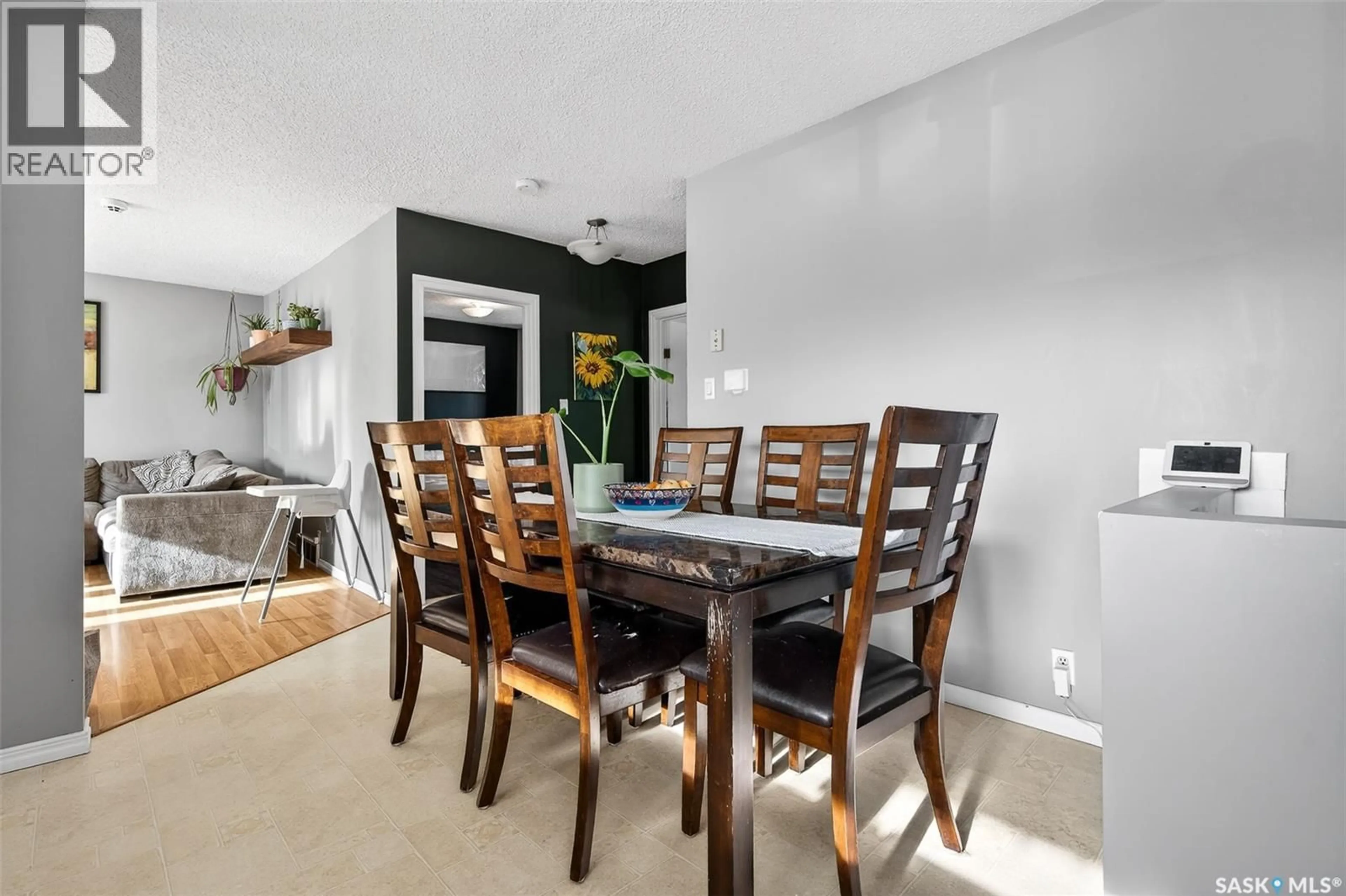 Dining room, unknown for 928 STADACONA STREET, Moose Jaw Saskatchewan S6H2A8