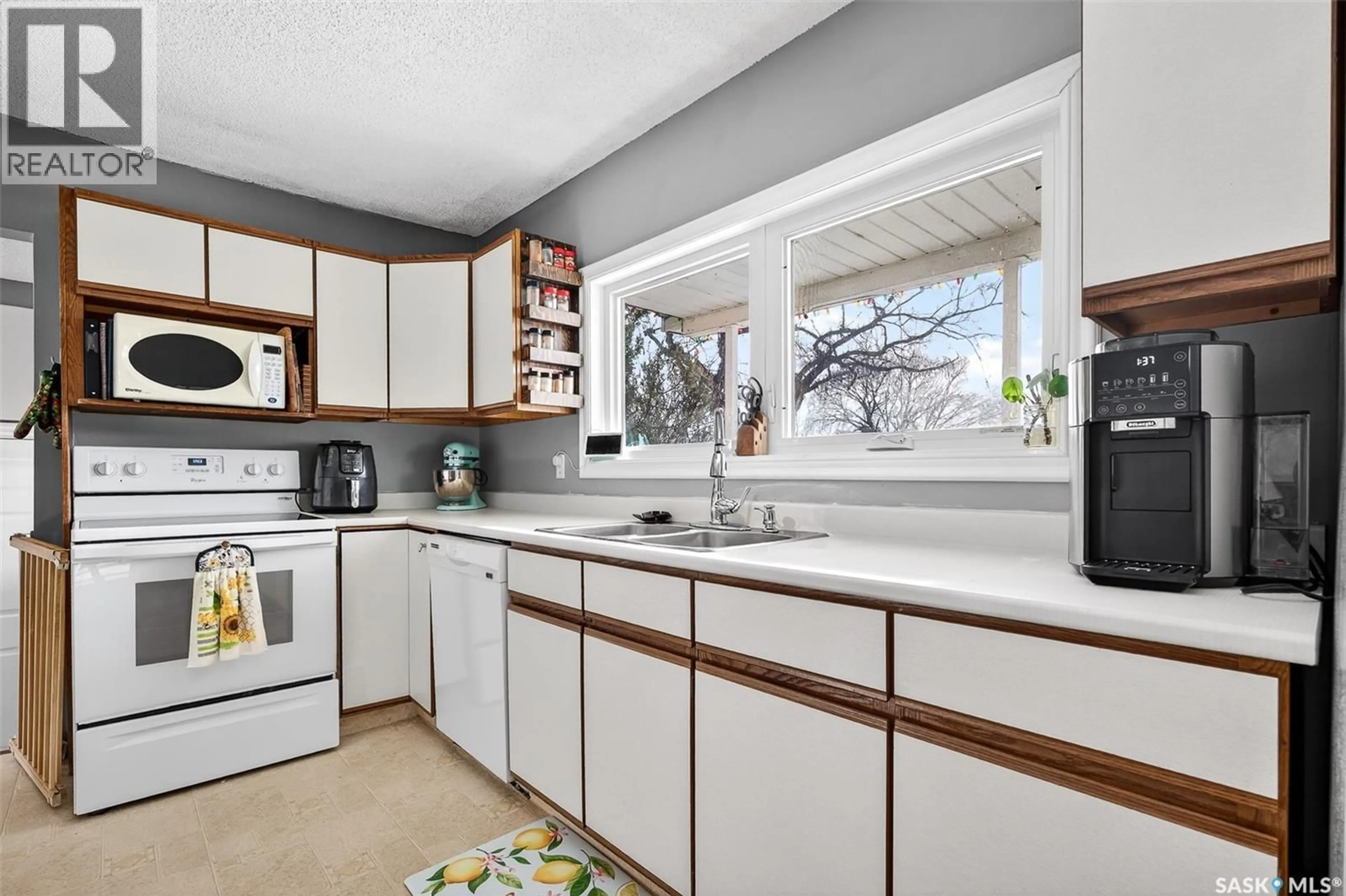 Unknown for 928 STADACONA STREET, Moose Jaw Saskatchewan S6H2A8