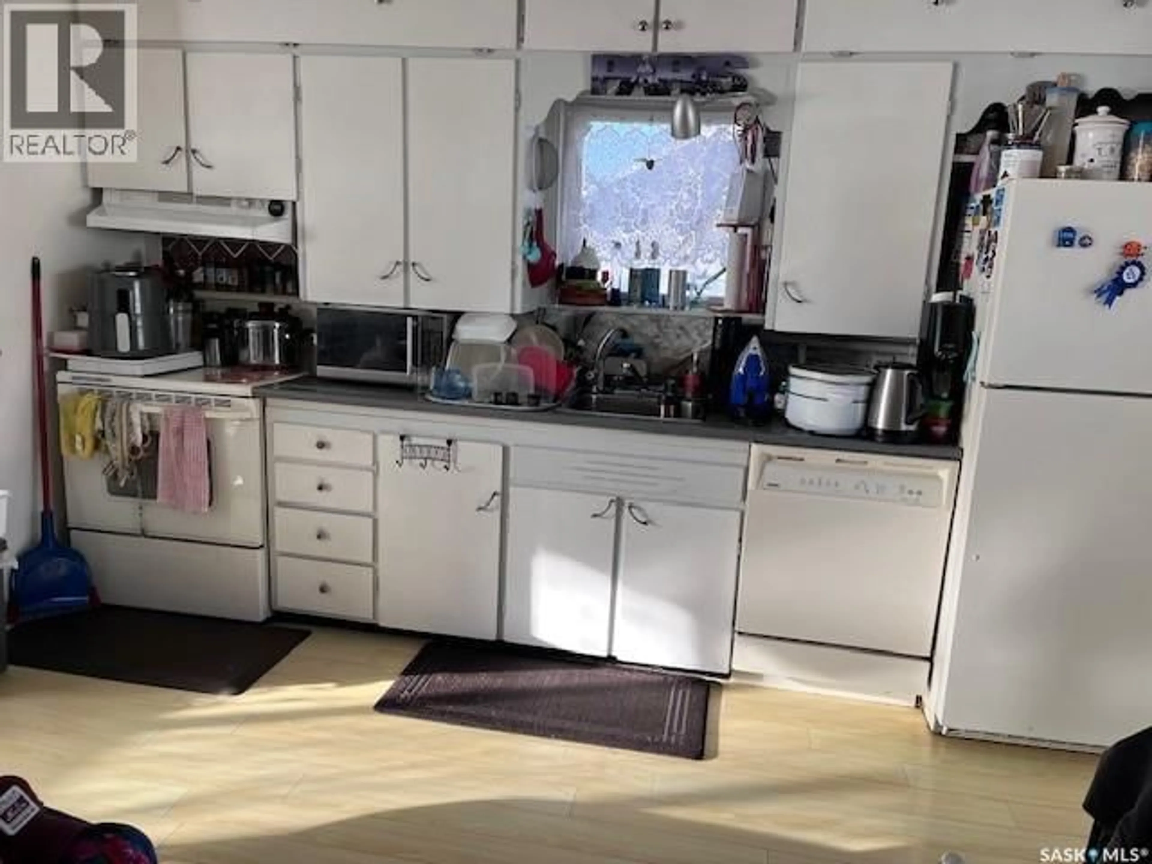 Standard kitchen, floor is not visible for 405 KINISTINO AVENUE, Kinistino Saskatchewan S0J1H0