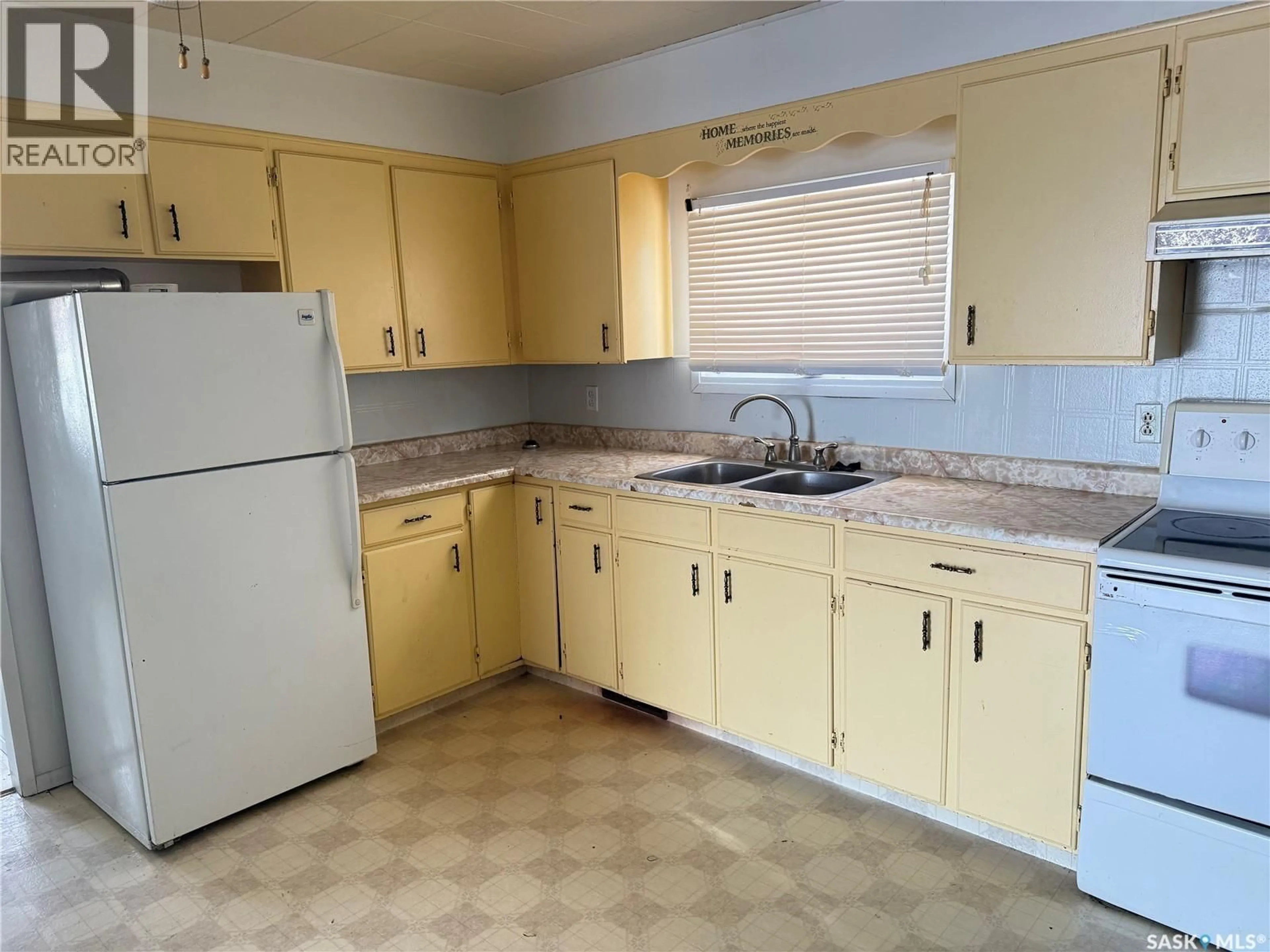 Standard kitchen, unknown for 203 CENTRE STREET, Naicam Saskatchewan S0K2Z0