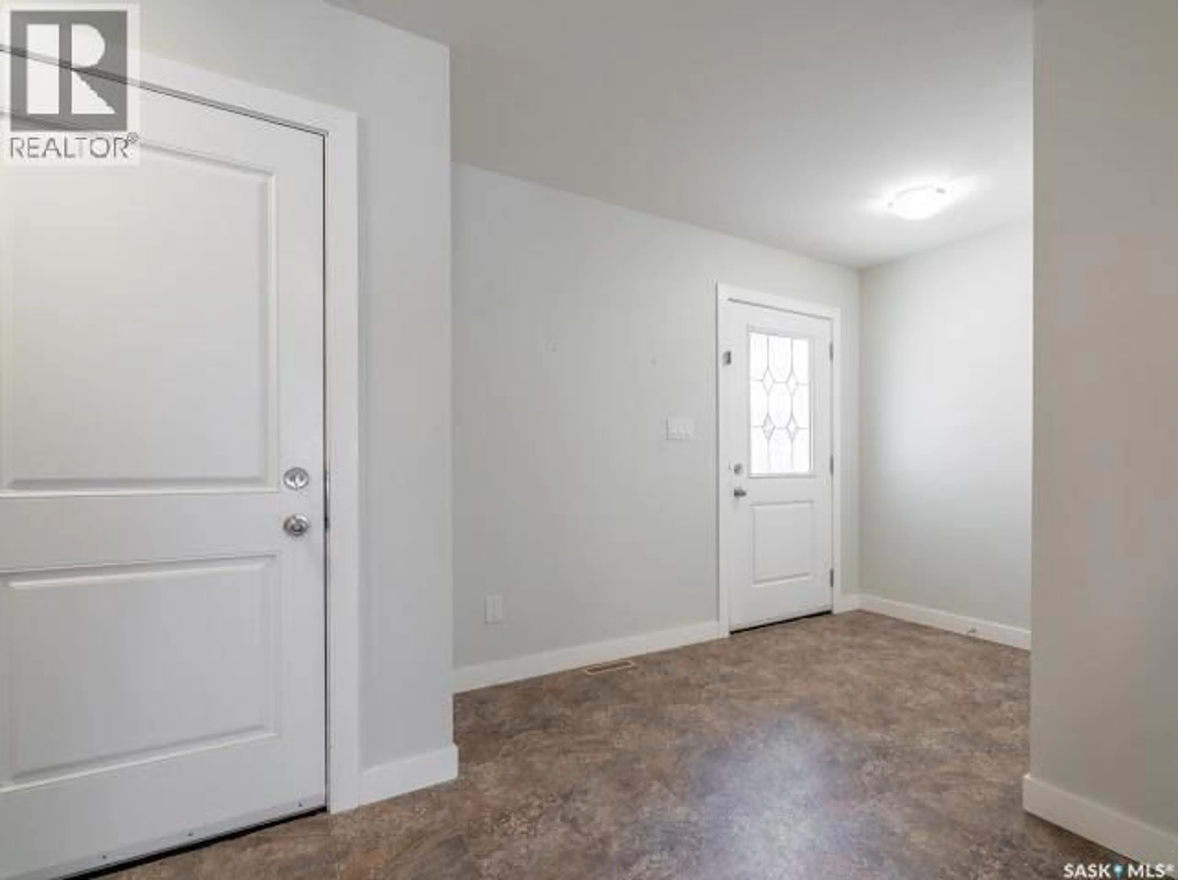 Indoor entryway for 5102 SNOWBIRDS CRESCENT, Regina Saskatchewan S0G4G0