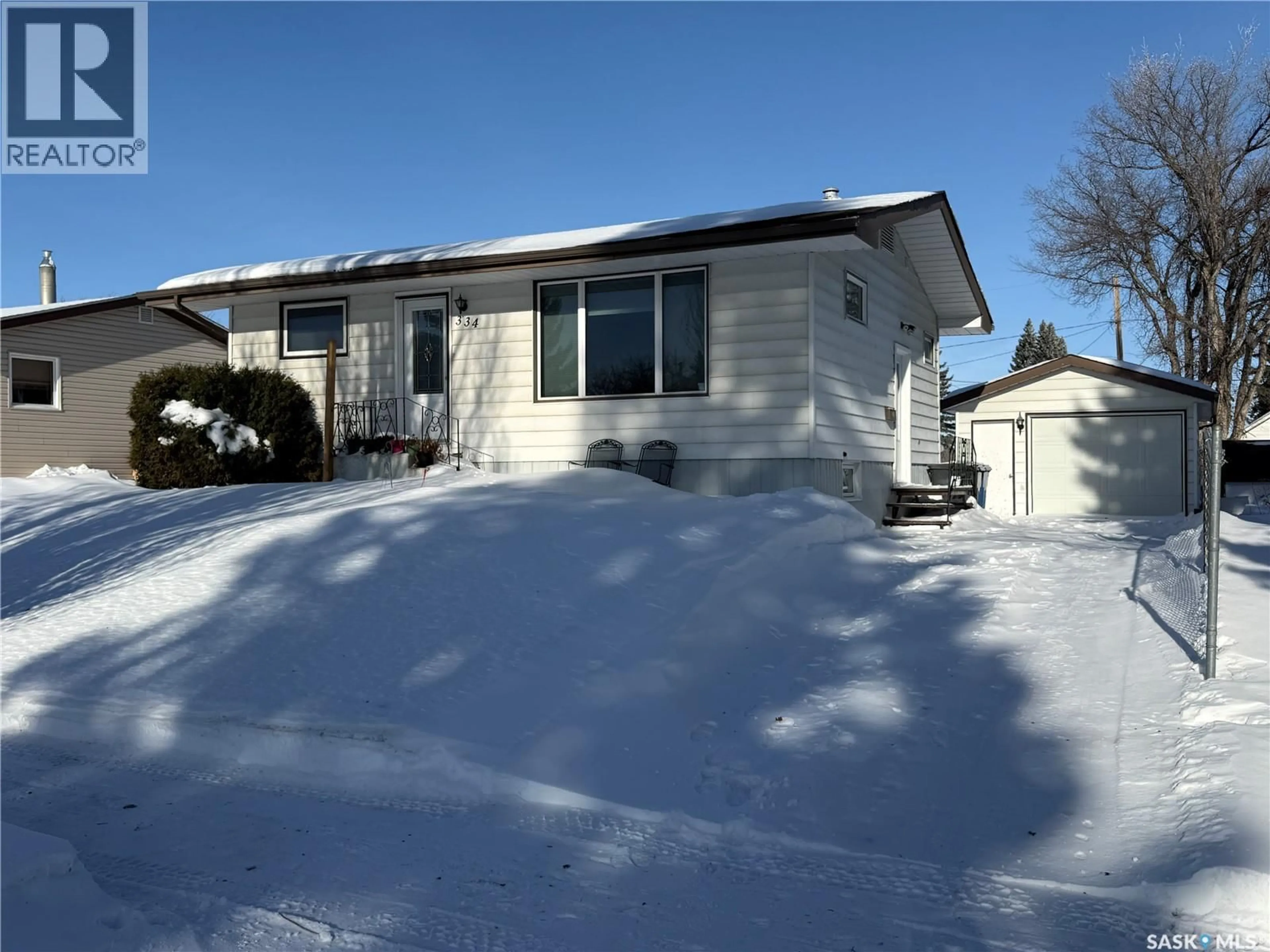 Home with vinyl exterior material, street for 334 9TH AVENUE, Melville Saskatchewan S0A2P0