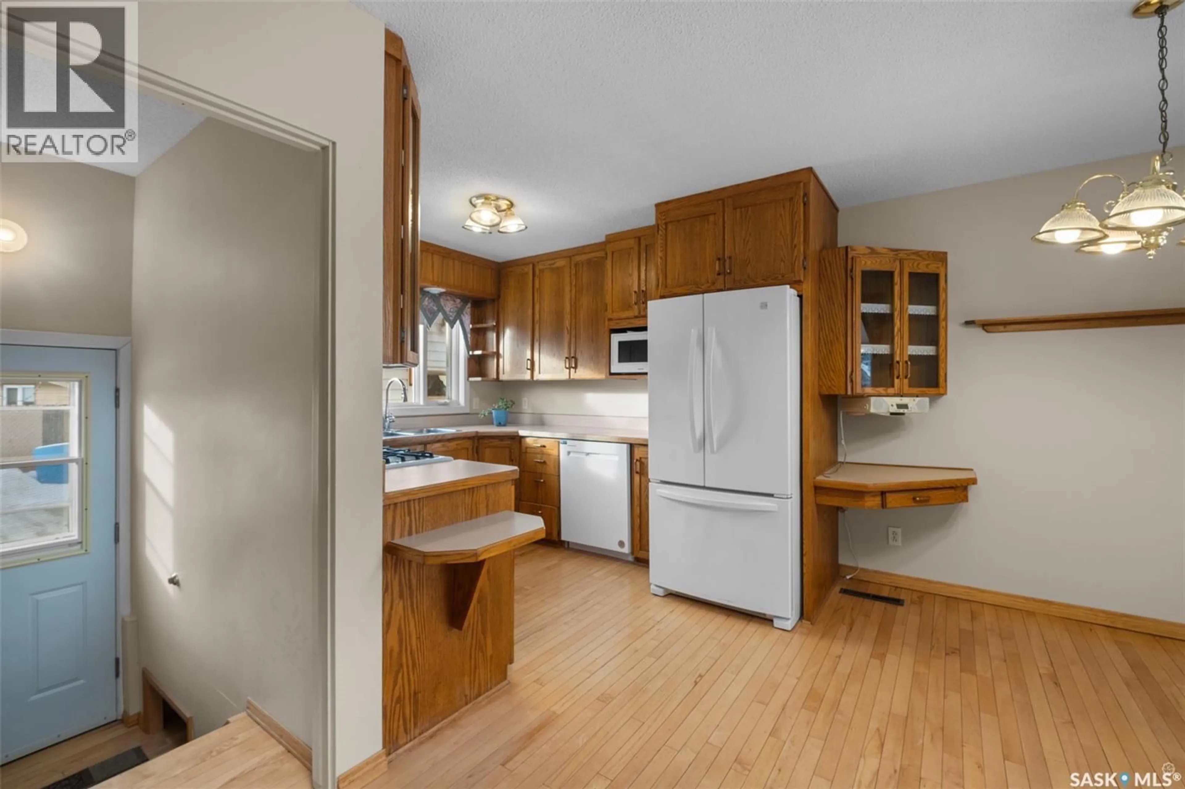 Standard kitchen, wood/laminate floor for 1315 COWAN DRIVE, Prince Albert Saskatchewan S6V2P9