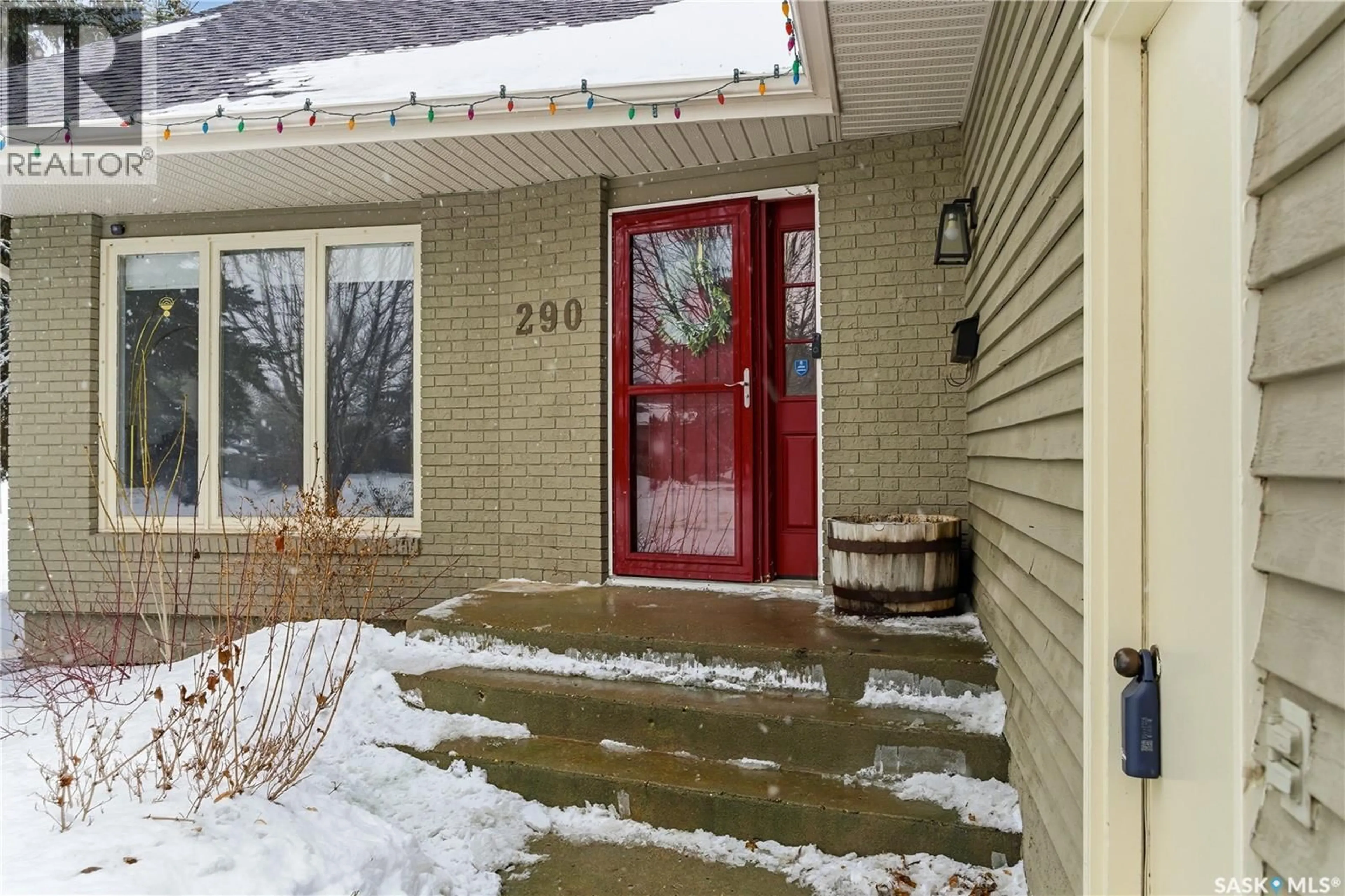 Indoor entryway for 290 ROGERS ROAD, Regina Saskatchewan S4S7C4