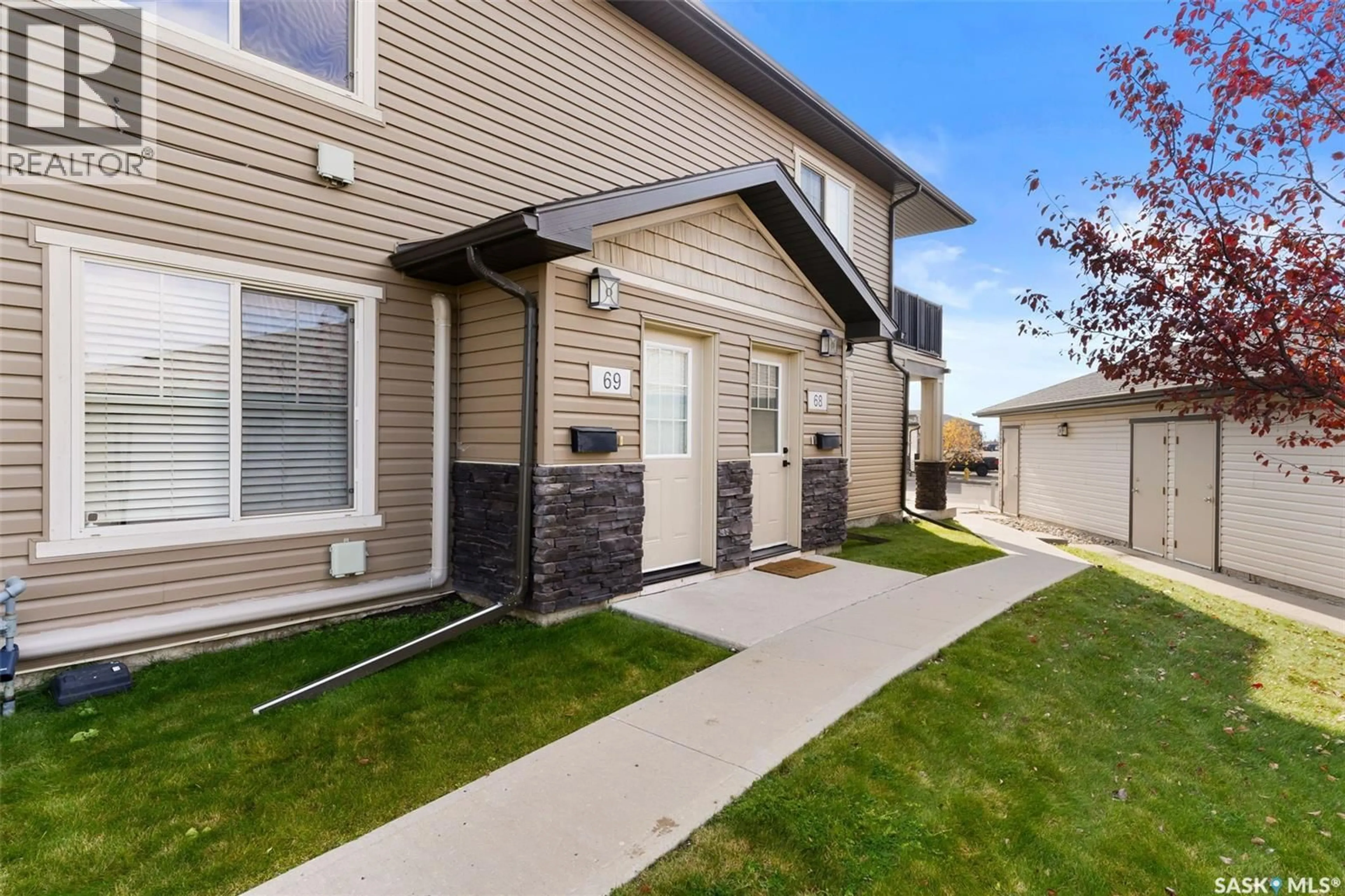 Patio, street for 5035 - 69 JAMES HILL ROAD, Regina Saskatchewan S4W0B9