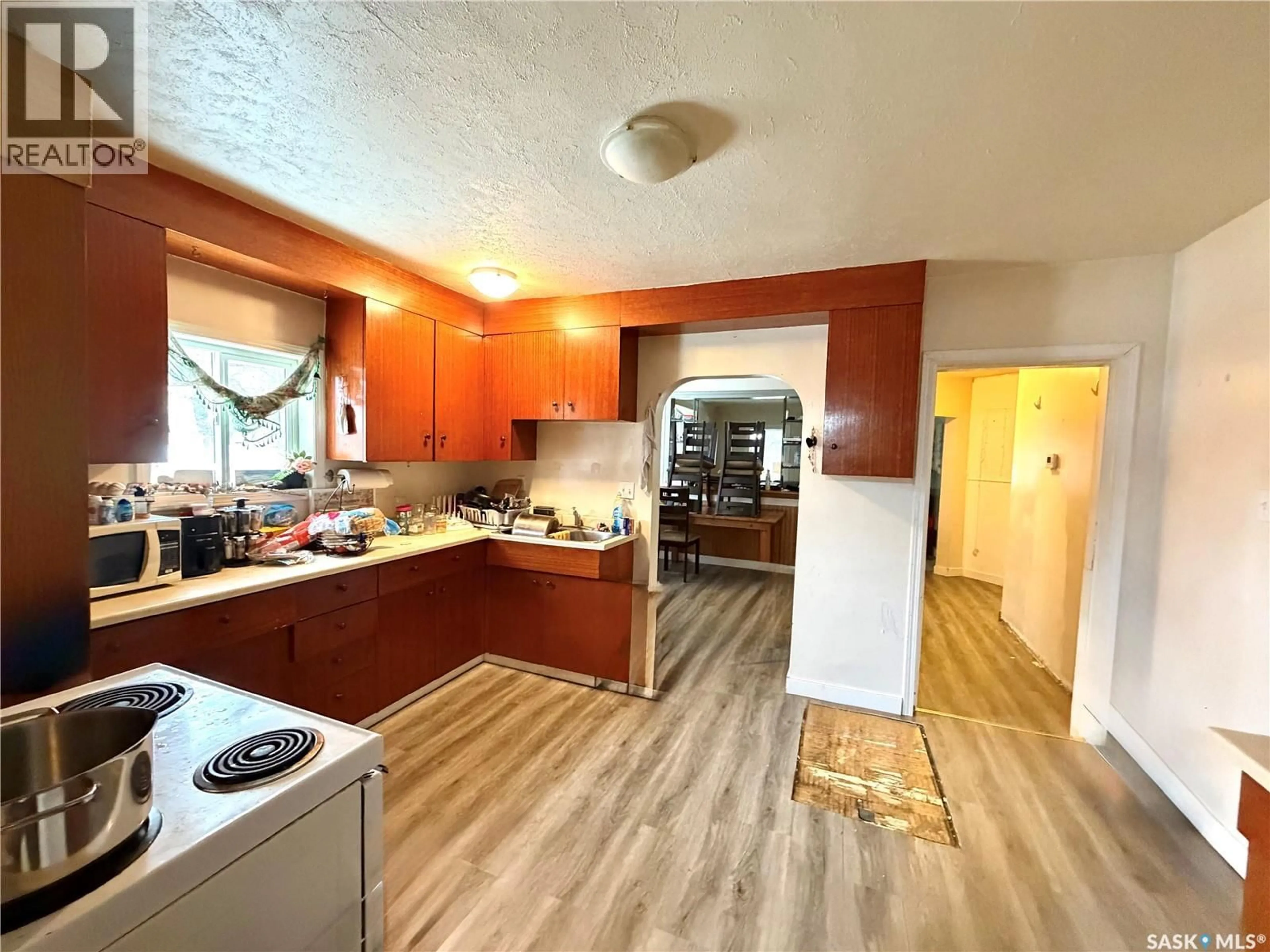 Open concept kitchen, unknown for 191 27TH STREET, Battleford Saskatchewan S0M0E0