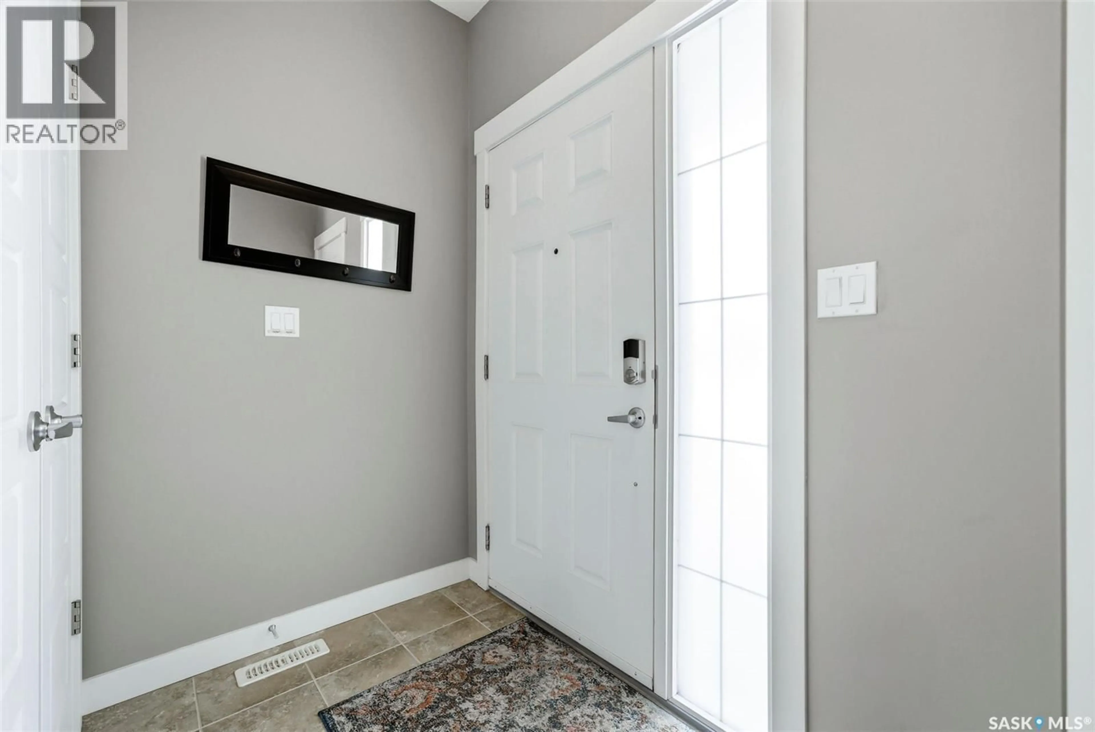 Indoor entryway for 2813 ELGAARD DRIVE, Regina Saskatchewan S4R8J6