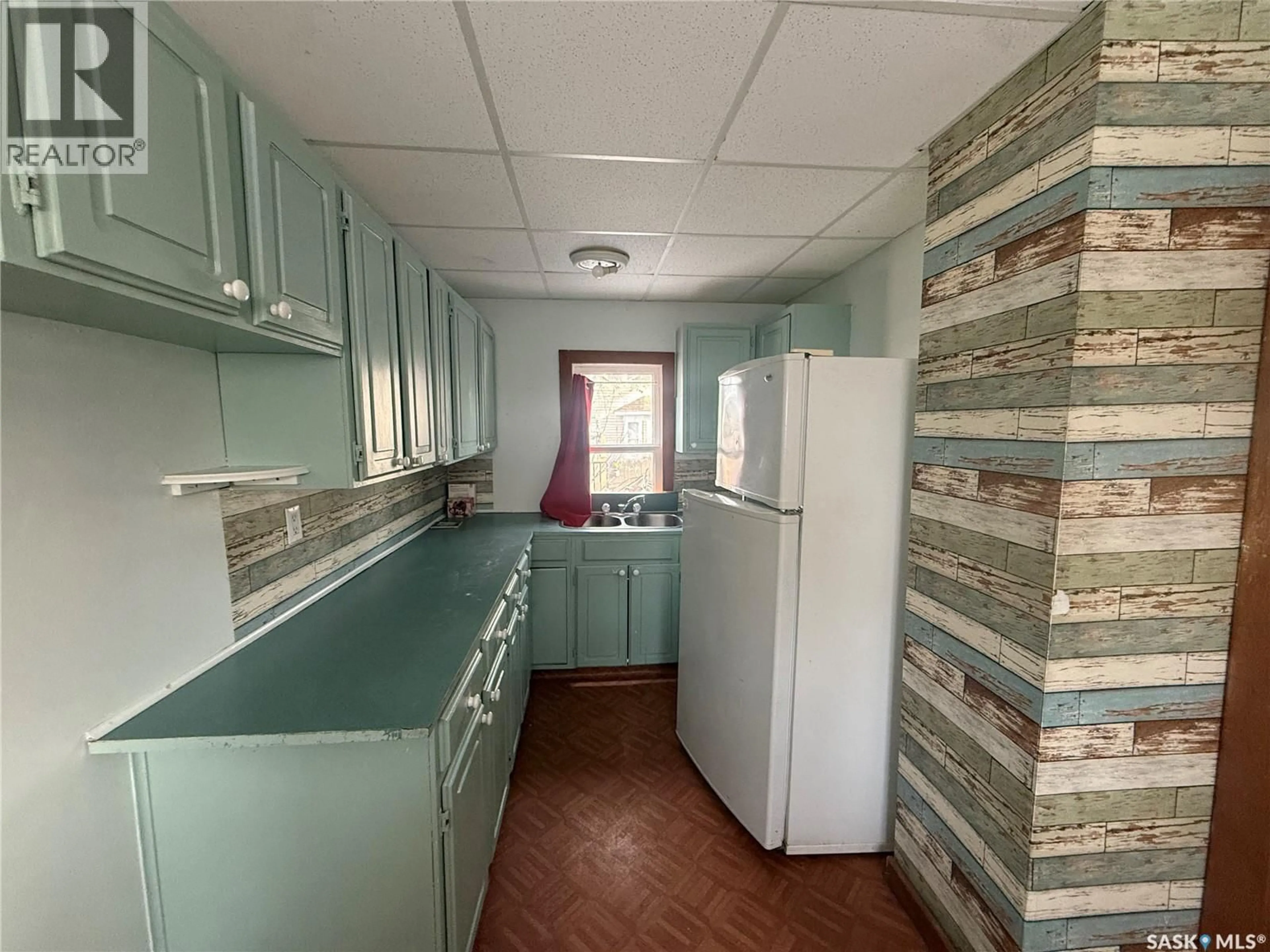 Standard kitchen, unknown for 308 5TH AVENUE, Assiniboia Saskatchewan S0H0B0