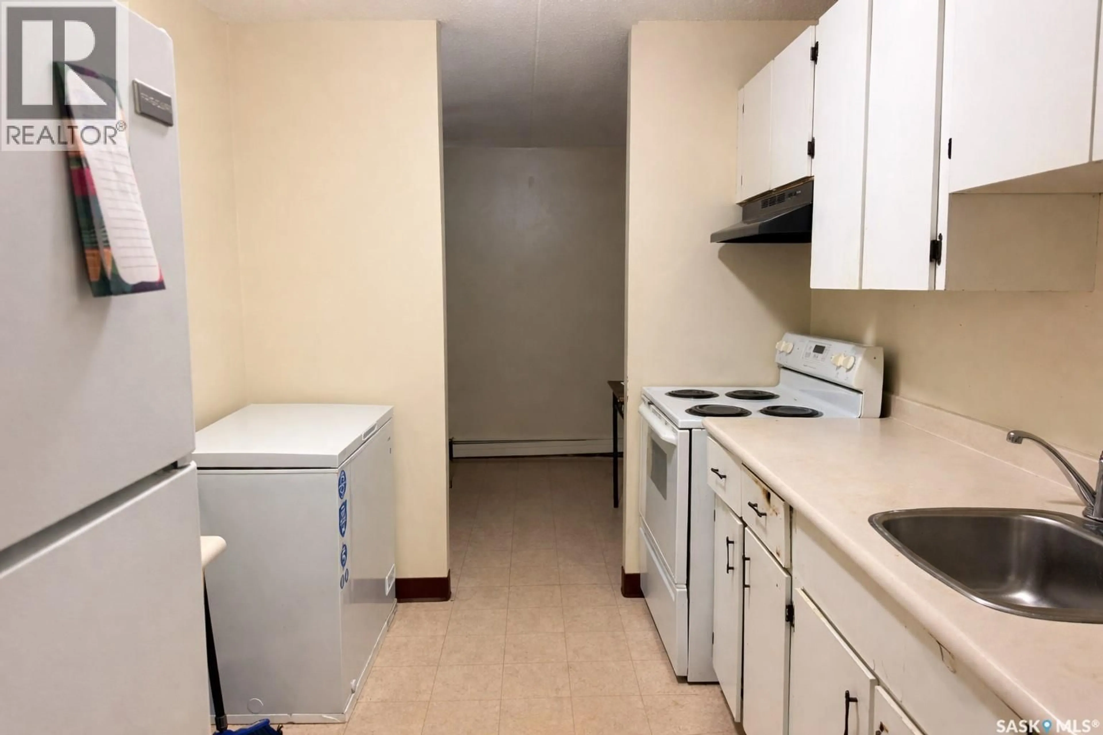 Standard kitchen, unknown for 24 15 CENTENNIAL STREET, Regina Saskatchewan S4S6P8
