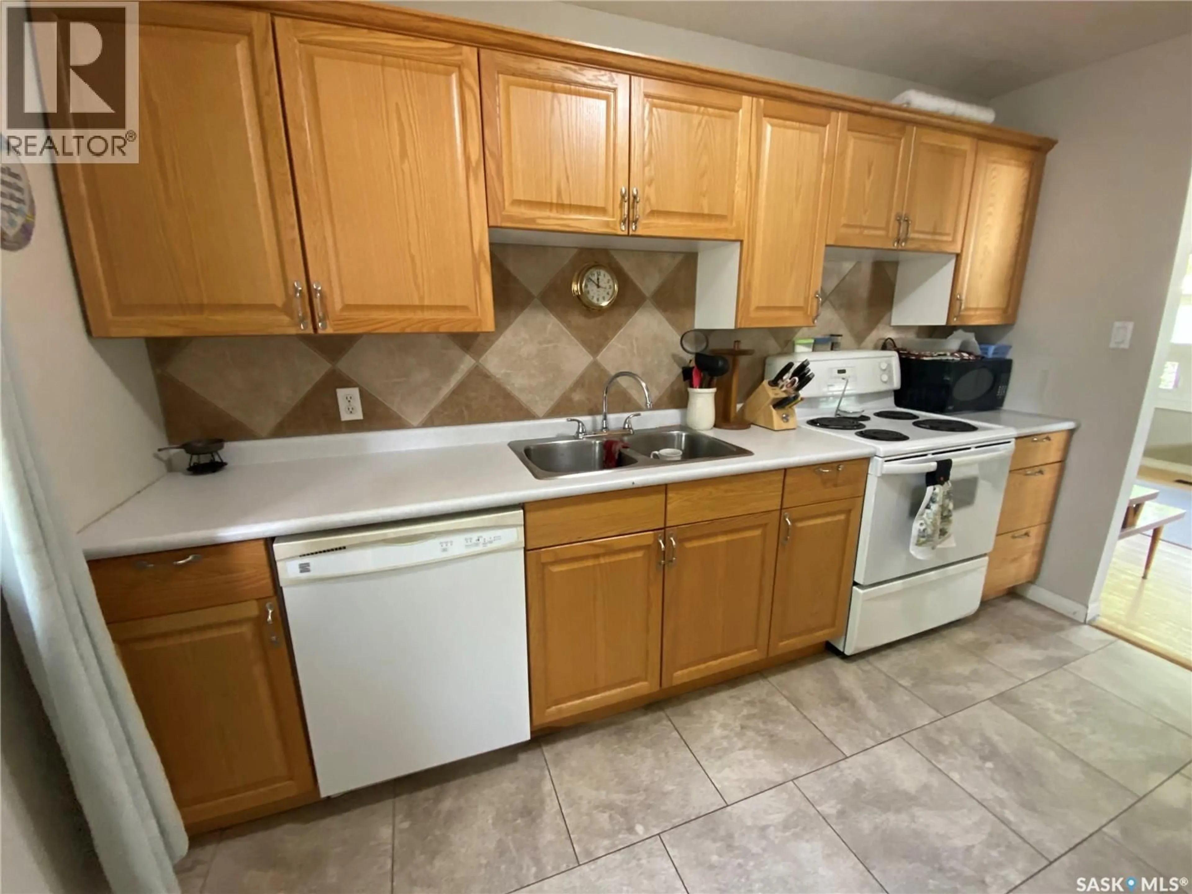 Standard kitchen, ceramic/tile floor for 40 KING STREET, Yorkton Saskatchewan S3N0T8