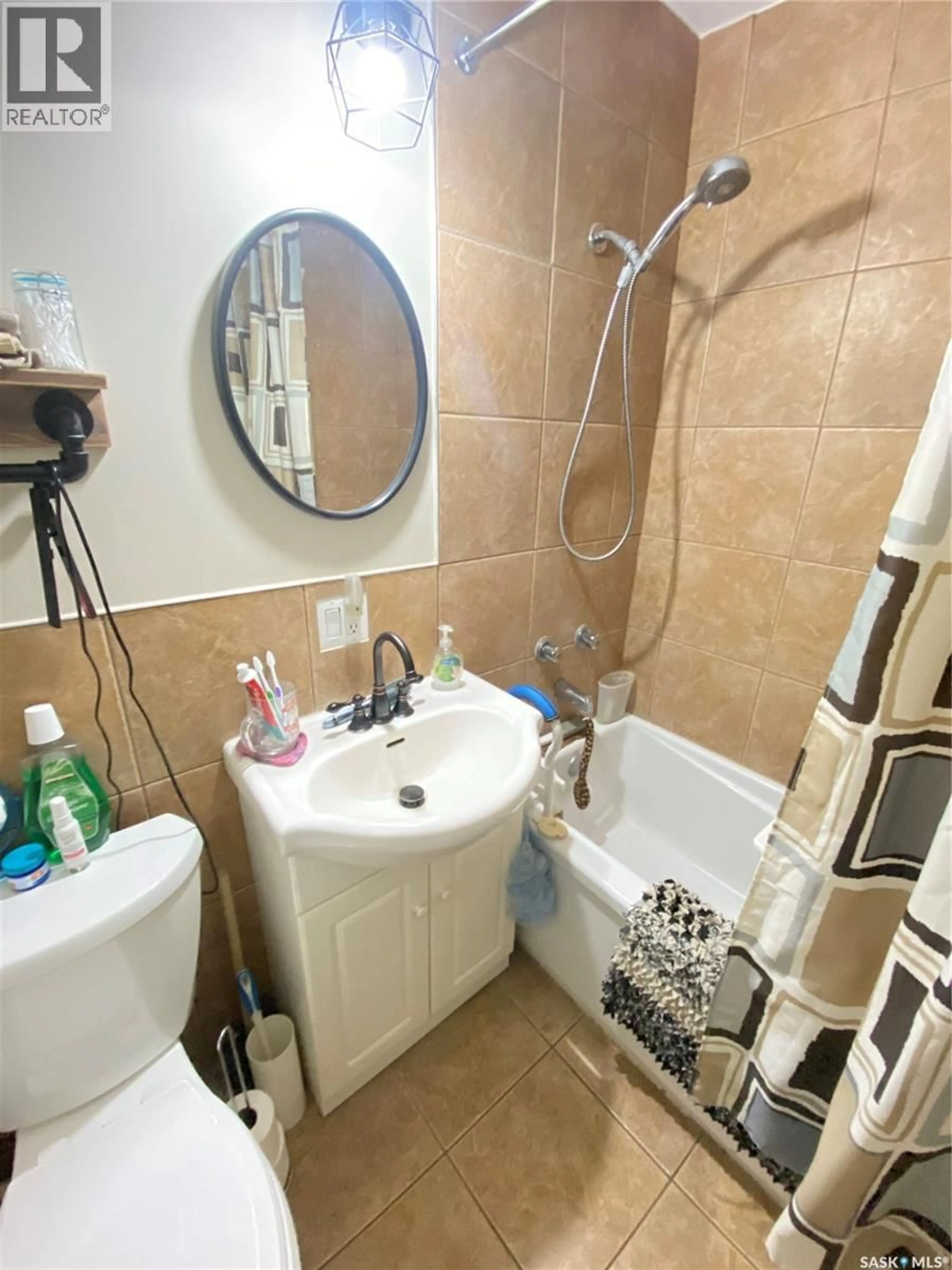Standard bathroom, unknown for 40 KING STREET, Yorkton Saskatchewan S3N0T8