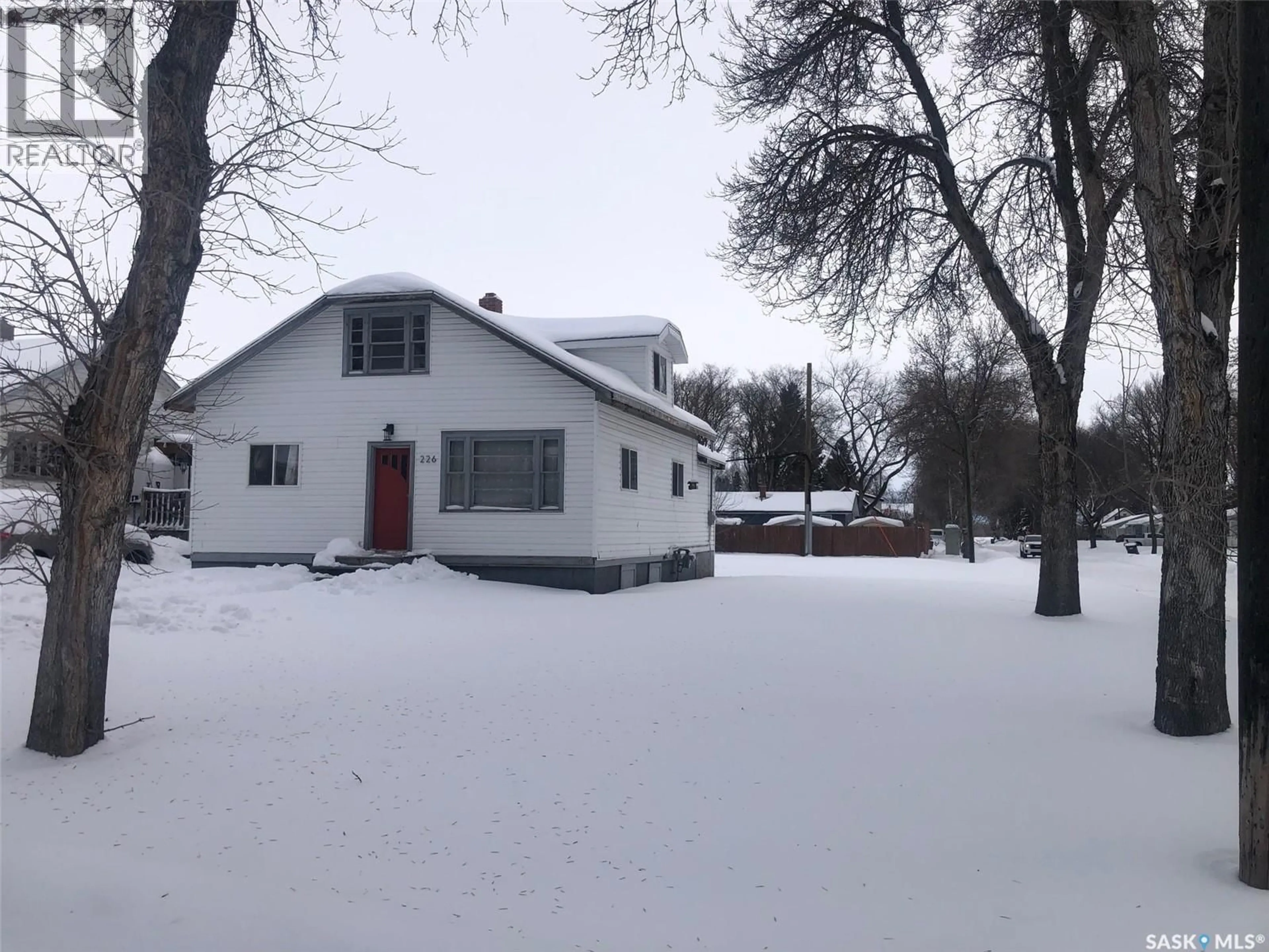 A pic from outside/outdoor area/front of a property/back of a property/a pic from drone, street for 226 GERTRUDE AVENUE, Canora Saskatchewan S0K0L0