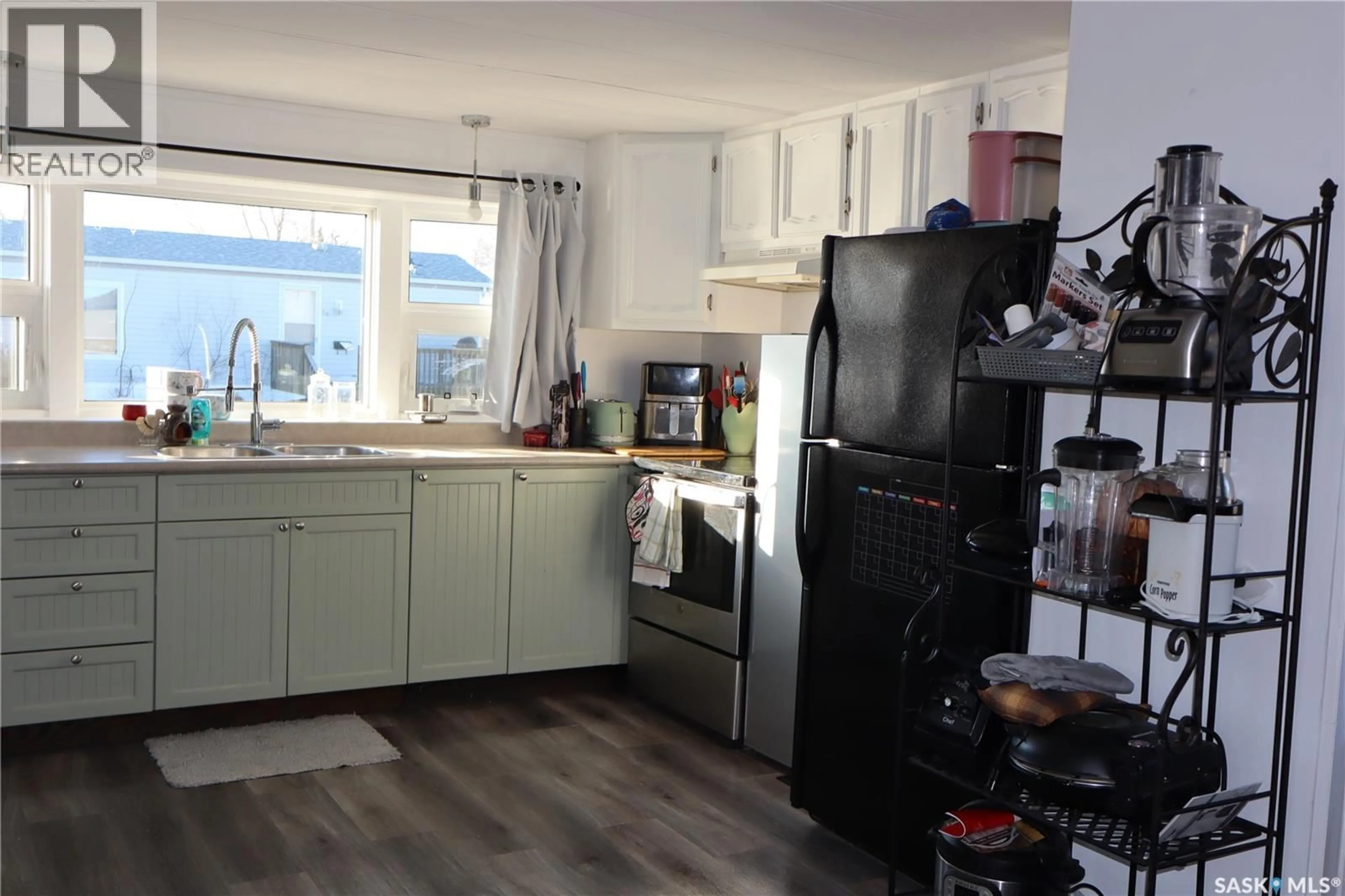 Standard kitchen, unknown for 68 SUNRISE ESTATES, Assiniboia Saskatchewan S0H0B0