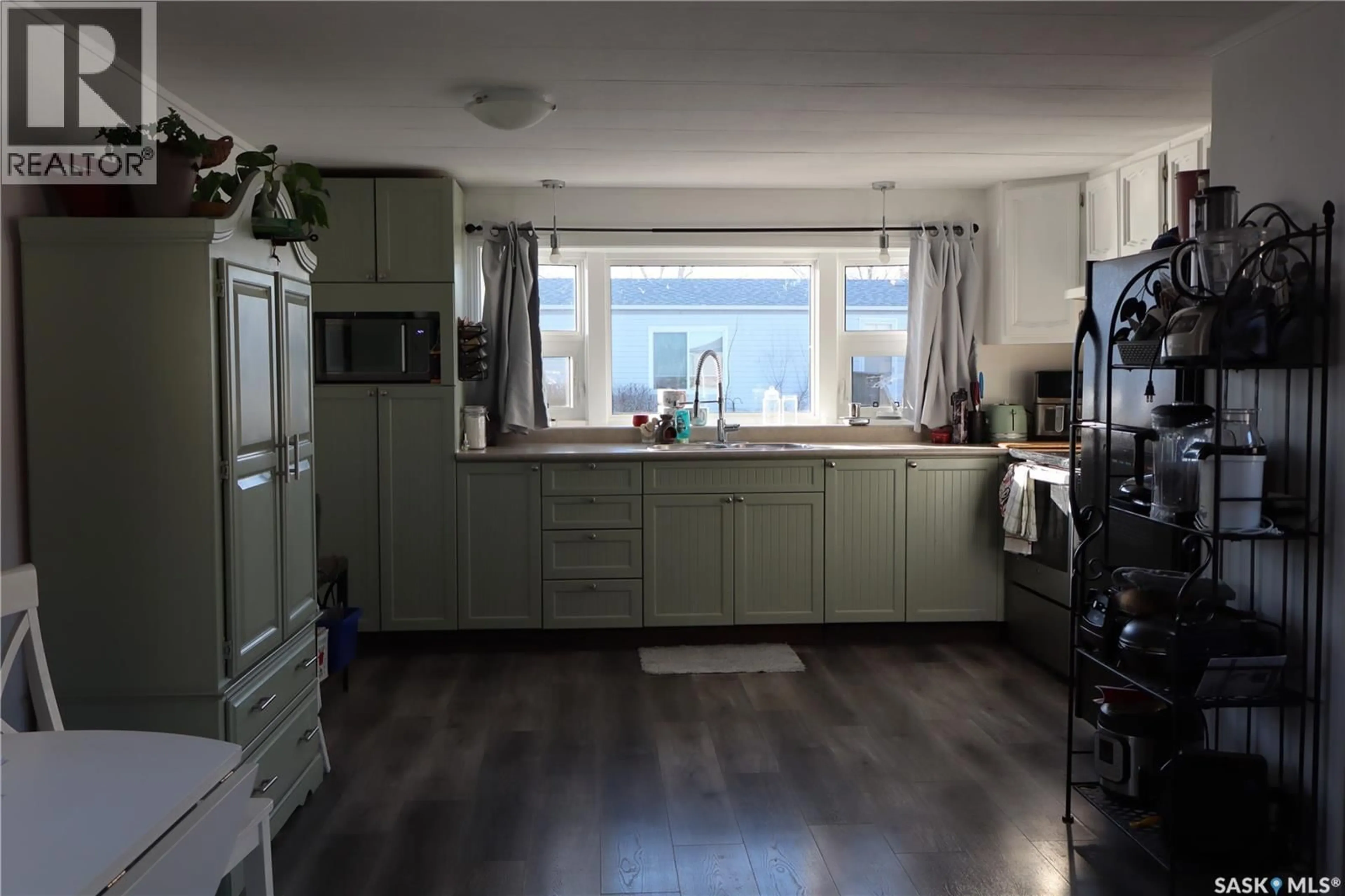 Open concept kitchen, unknown for 68 SUNRISE ESTATES, Assiniboia Saskatchewan S0H0B0