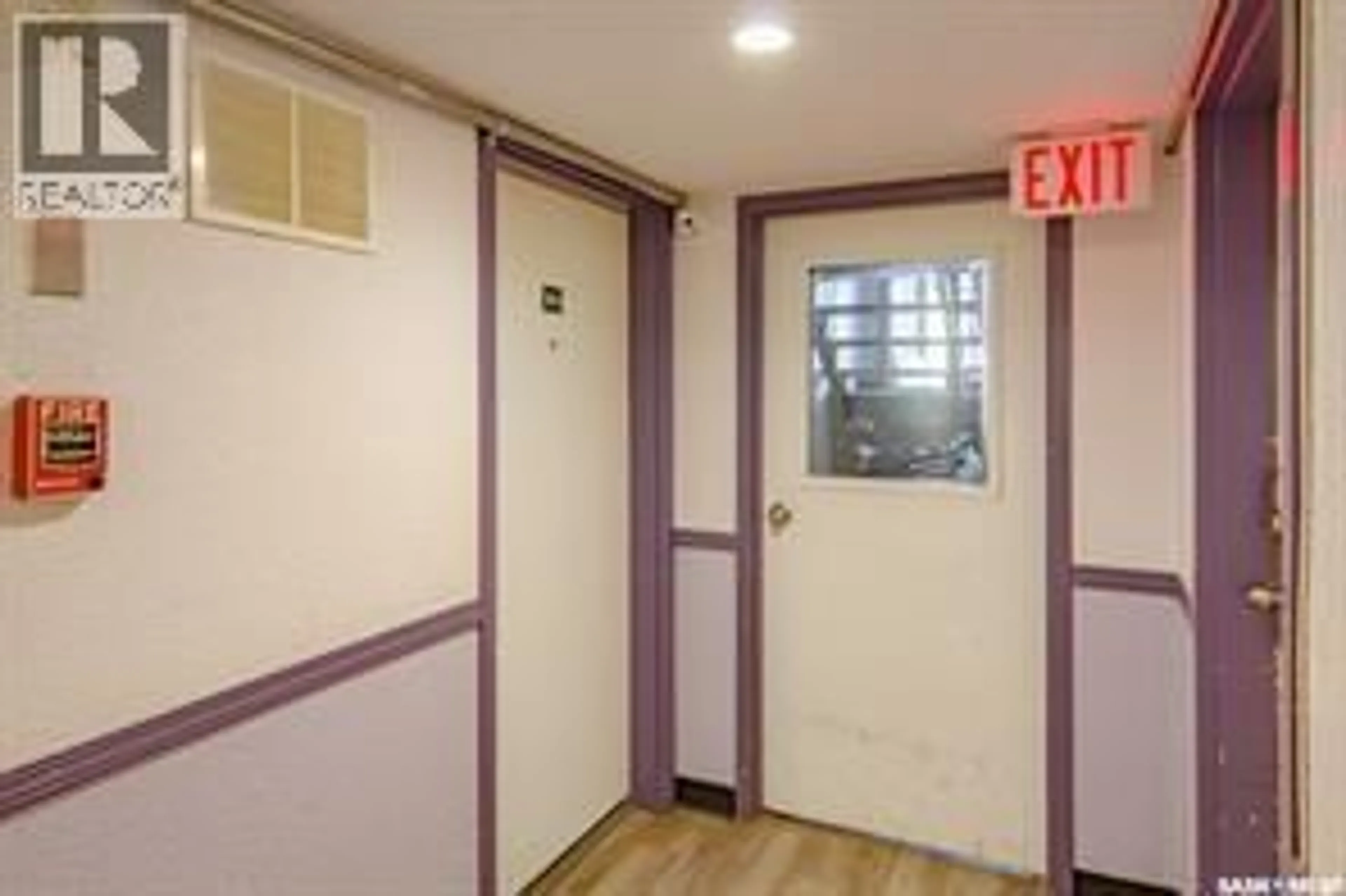 Indoor foyer for S - 101 525 X AVENUE, Saskatoon Saskatchewan S7M4P8