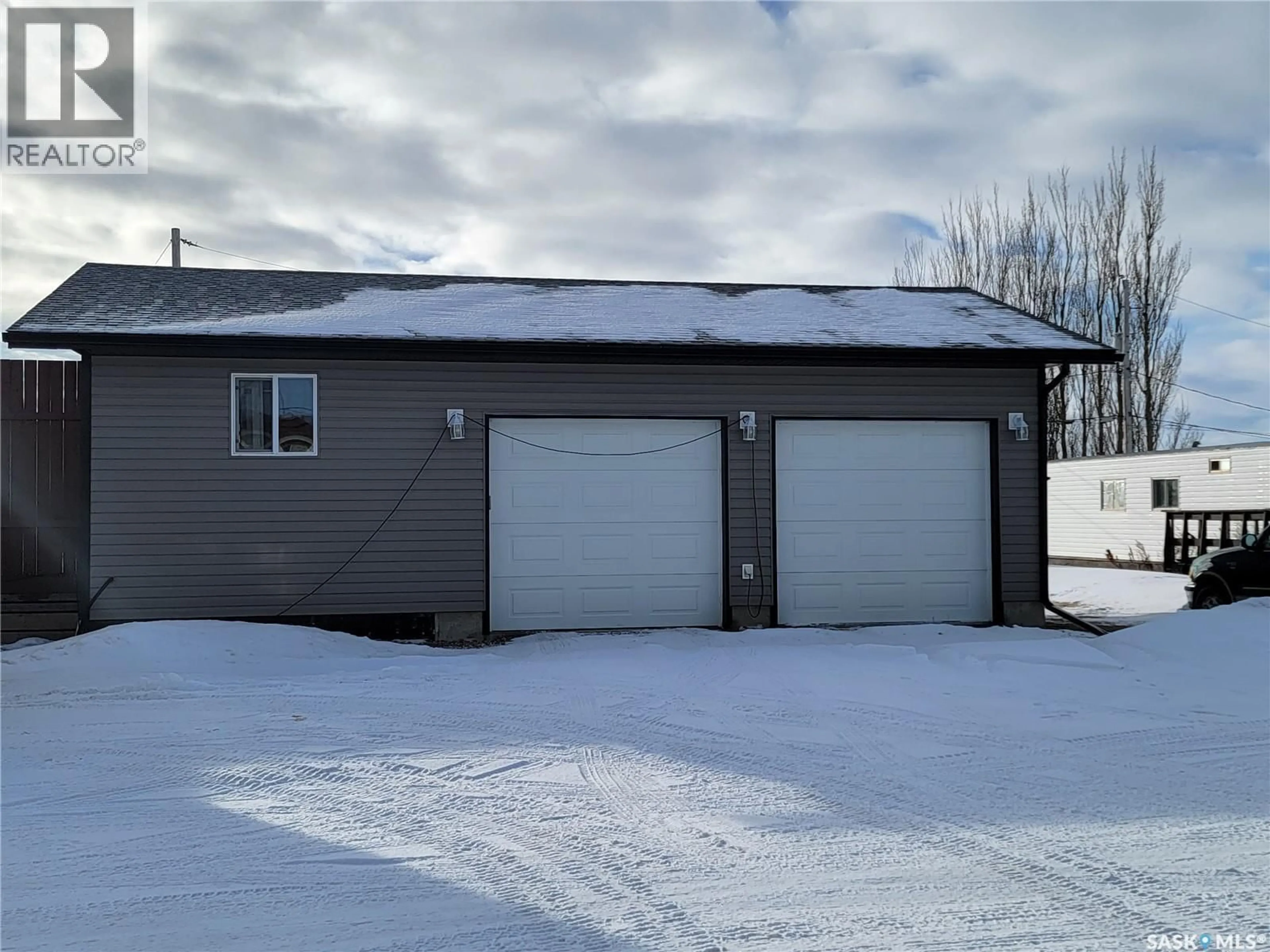 Indoor garage for 11 & 12 MIRROR PLACE, Macklin Saskatchewan S0L2C0