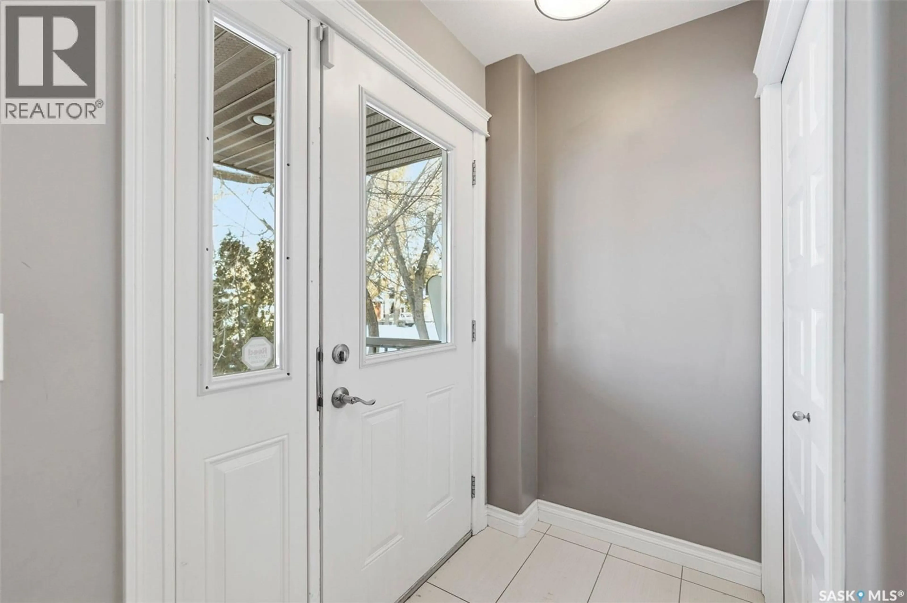 Indoor entryway for 2129 COY AVENUE, Saskatoon Saskatchewan S7M0J3