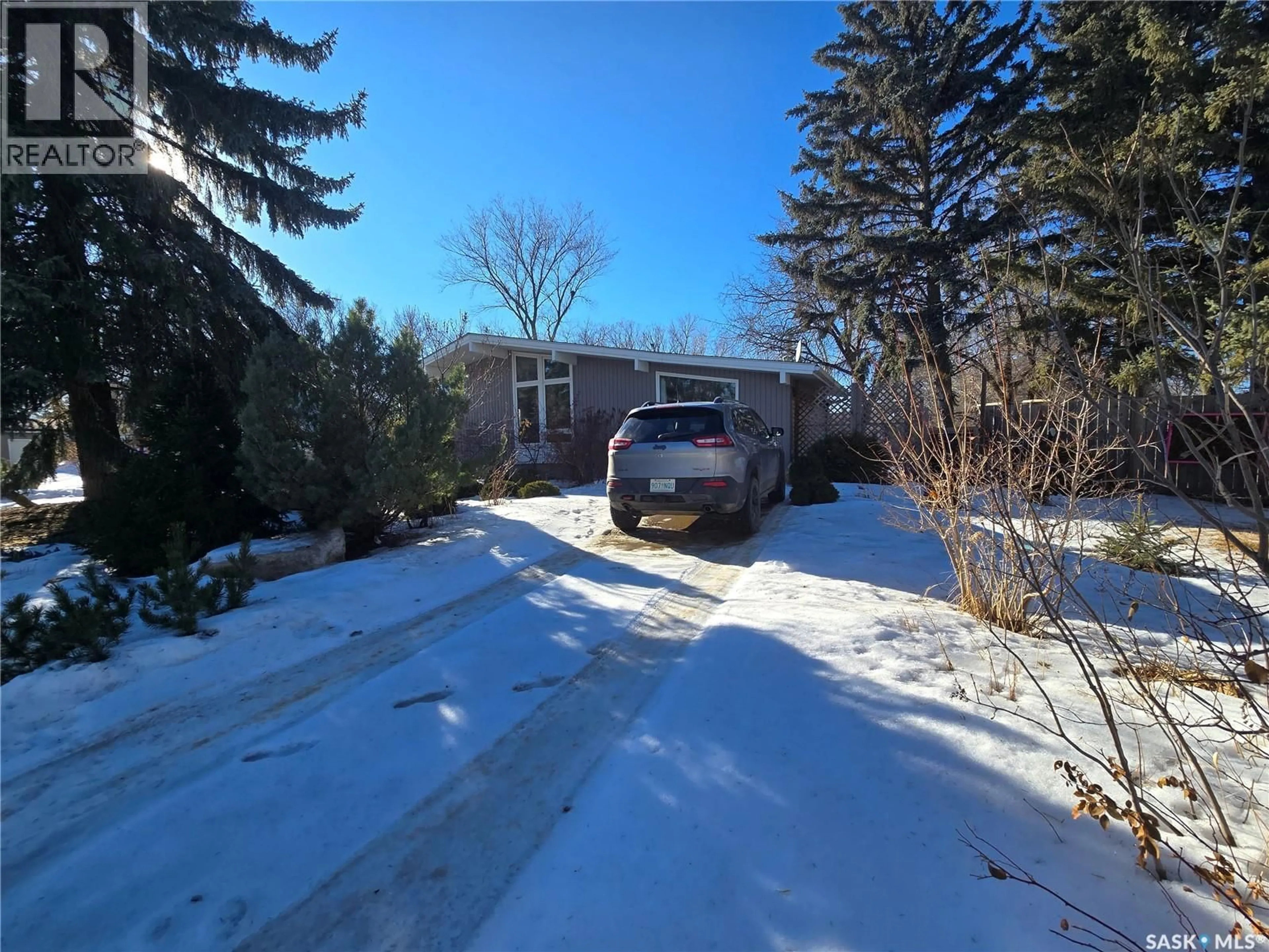 A pic from outside/outdoor area/front of a property/back of a property/a pic from drone, street for 531 SCOTT STREET, Weyburn Saskatchewan S4H1T2