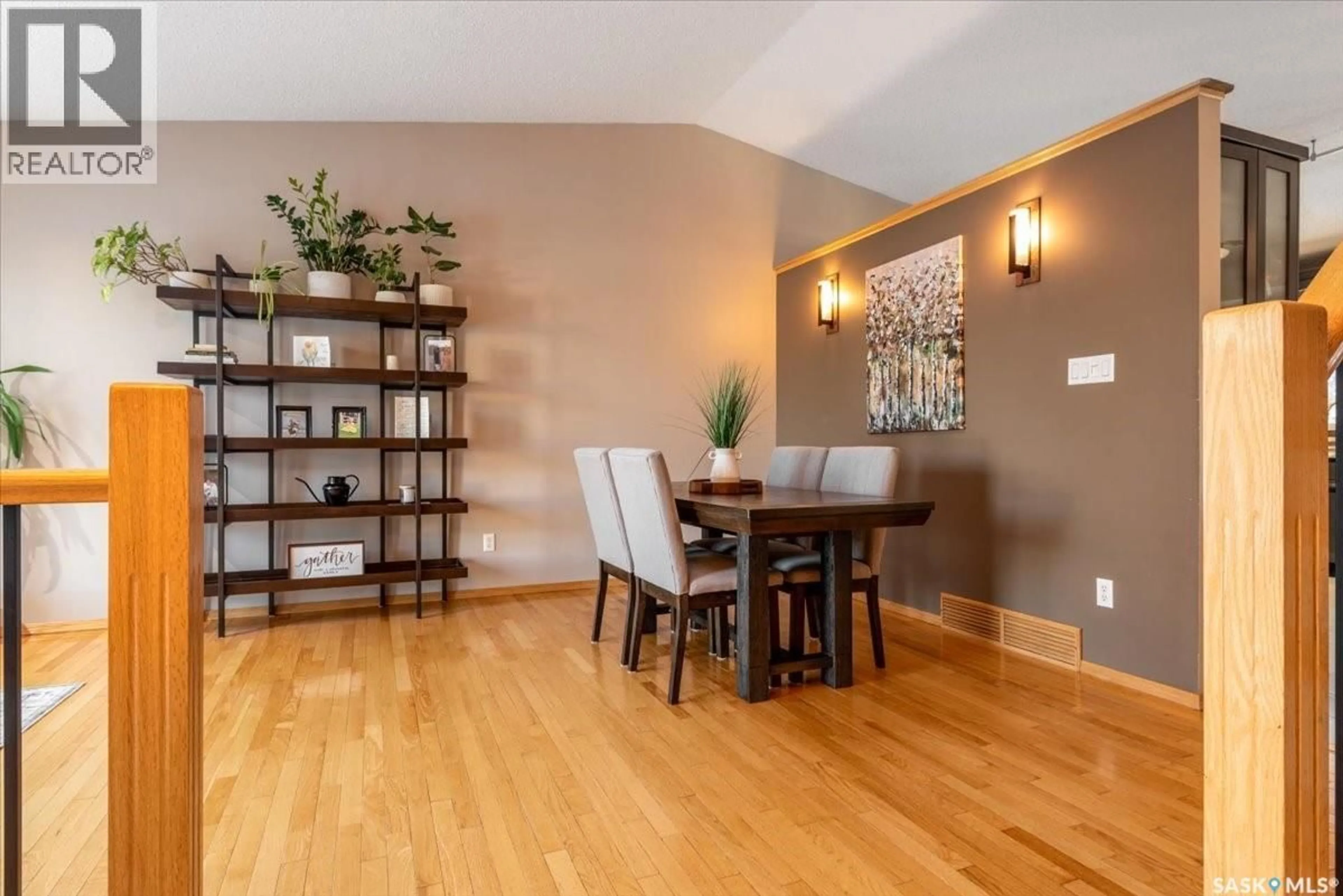 Dining room, wood/laminate floor for 2916 WIMBLEDON DRIVE, Regina Saskatchewan S4V2Y2