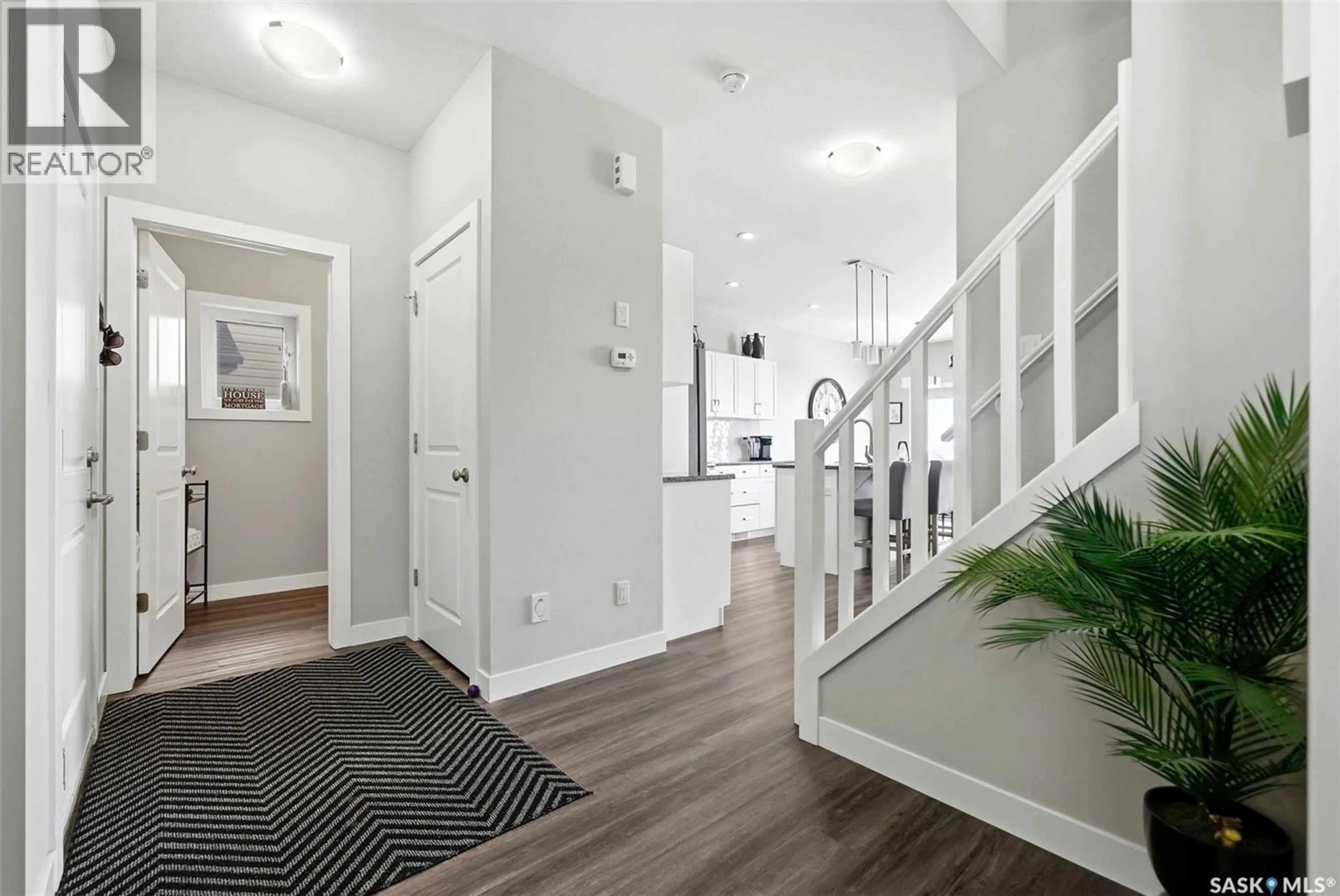 Indoor entryway for 214 SHILLINGTON ROAD, Regina Saskatchewan S4Y0C4