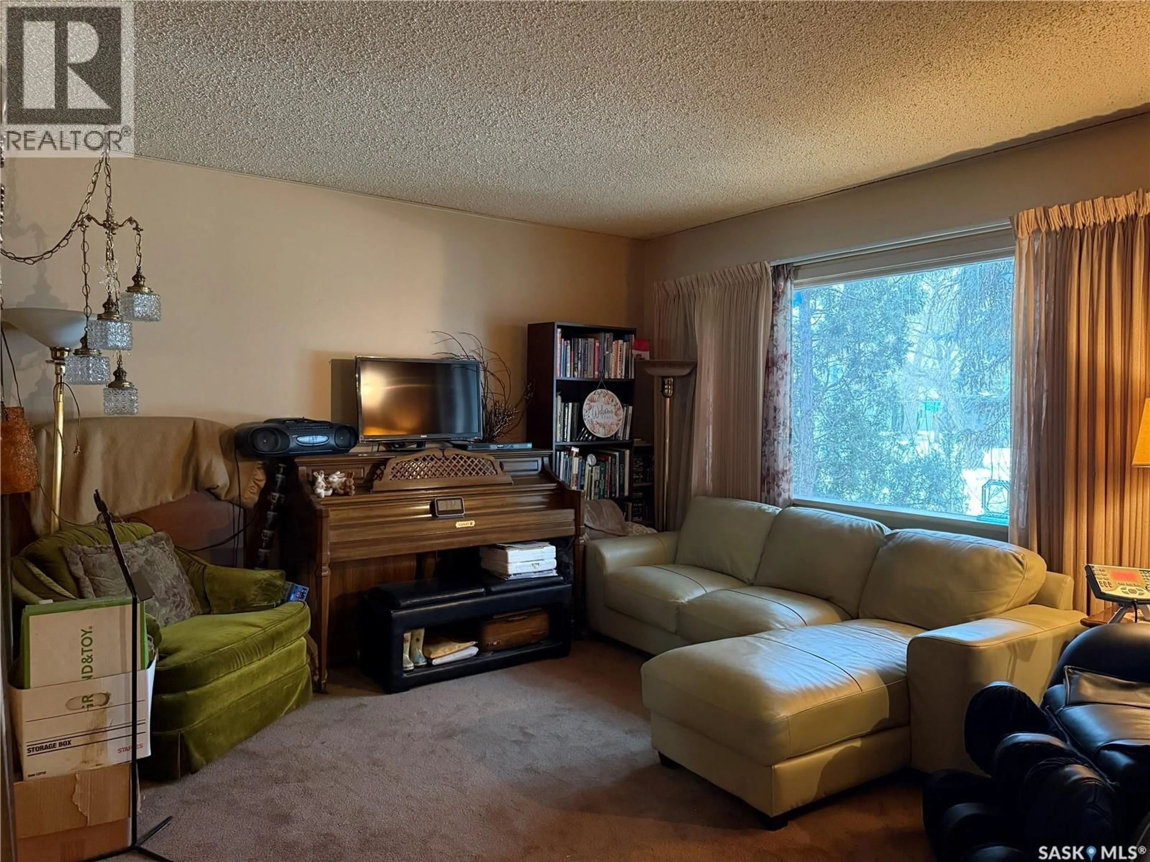 Living room with furniture, unknown for 637 TAPLEY STREET, Moose Jaw Saskatchewan S6H5T8
