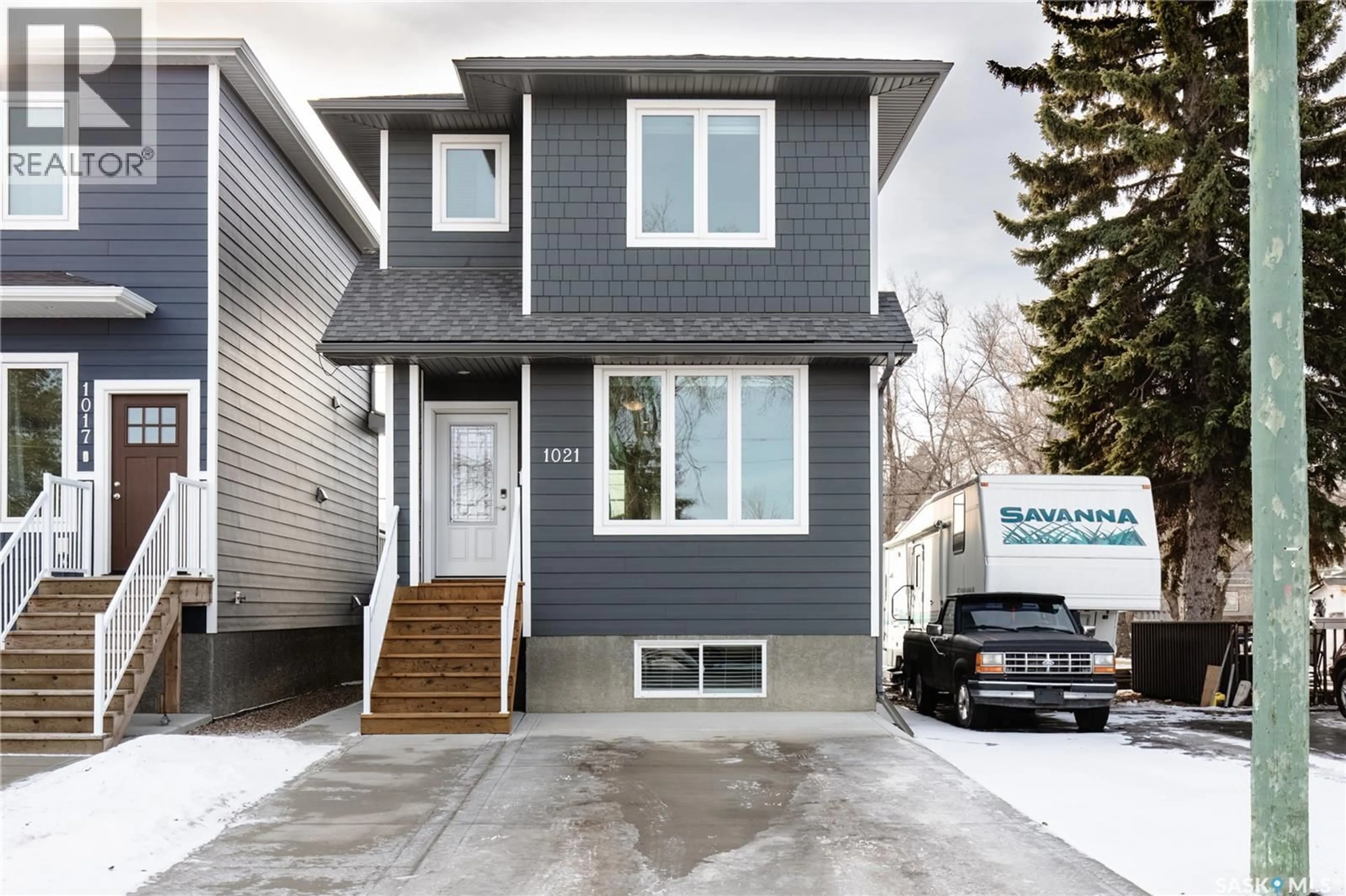 Home with vinyl exterior material, street for 1021 VAUGHAN STREET, Moose Jaw Saskatchewan S6H5P1