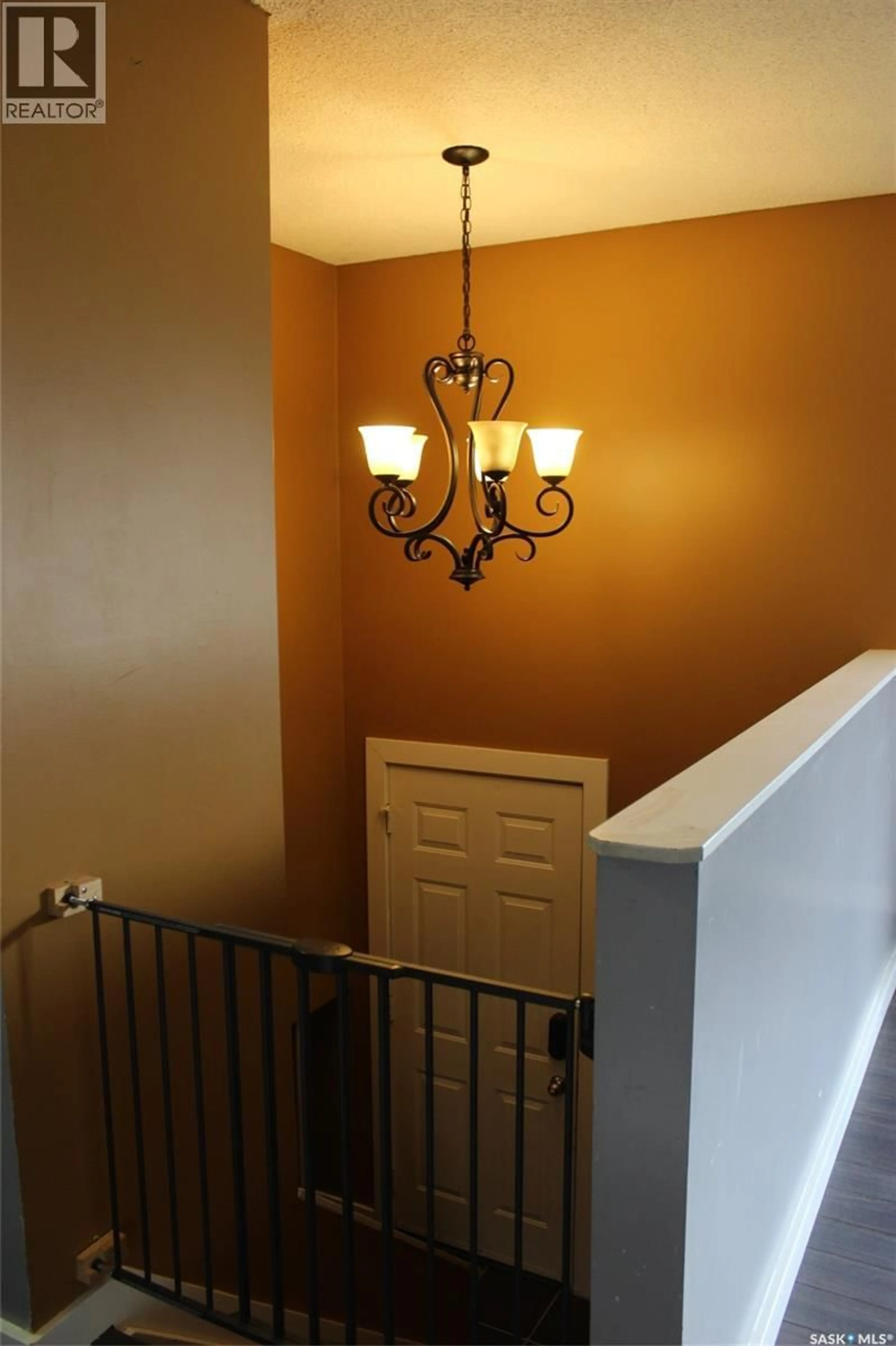 Indoor foyer for 581 3RD STREET, Shaunavon Saskatchewan S0N2M0