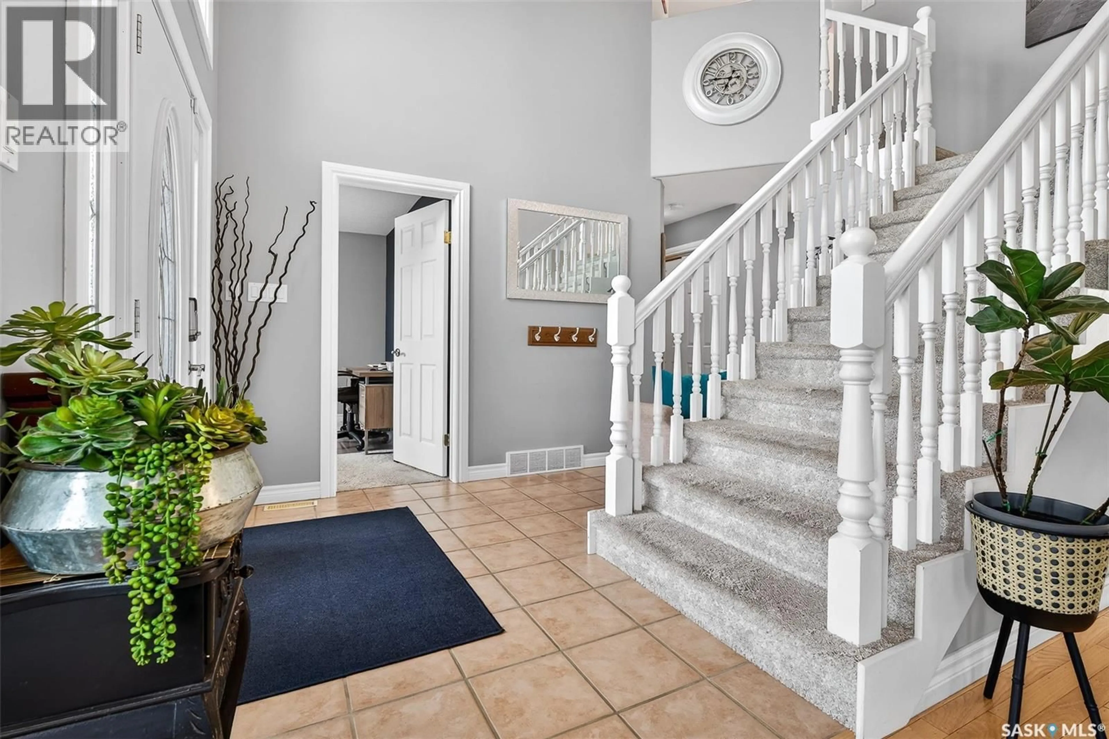 Indoor entryway for 27 MARIGOLD CRESCENT, Moose Jaw Saskatchewan S6J1L2