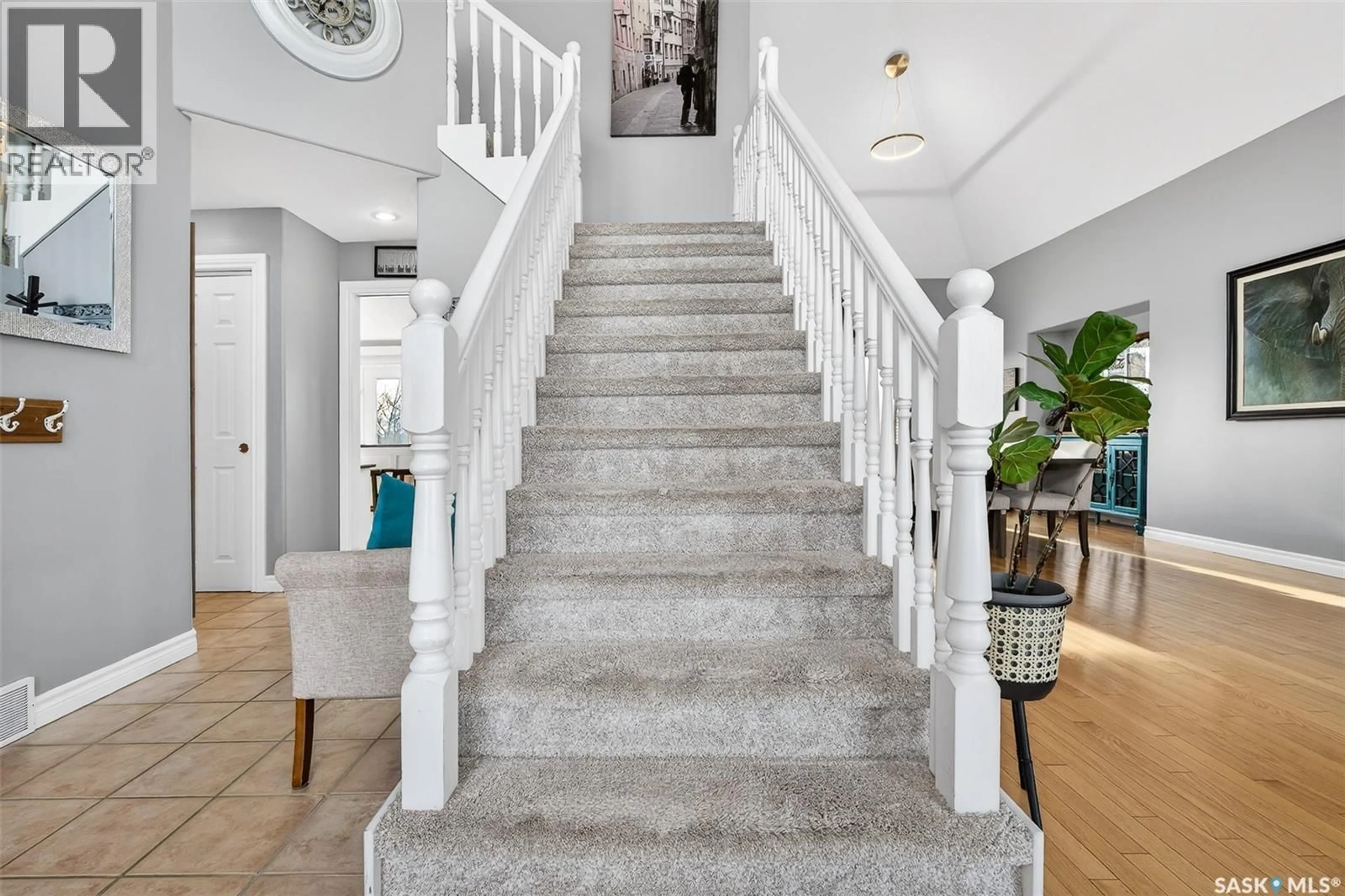 Stairs for 27 MARIGOLD CRESCENT, Moose Jaw Saskatchewan S6J1L2