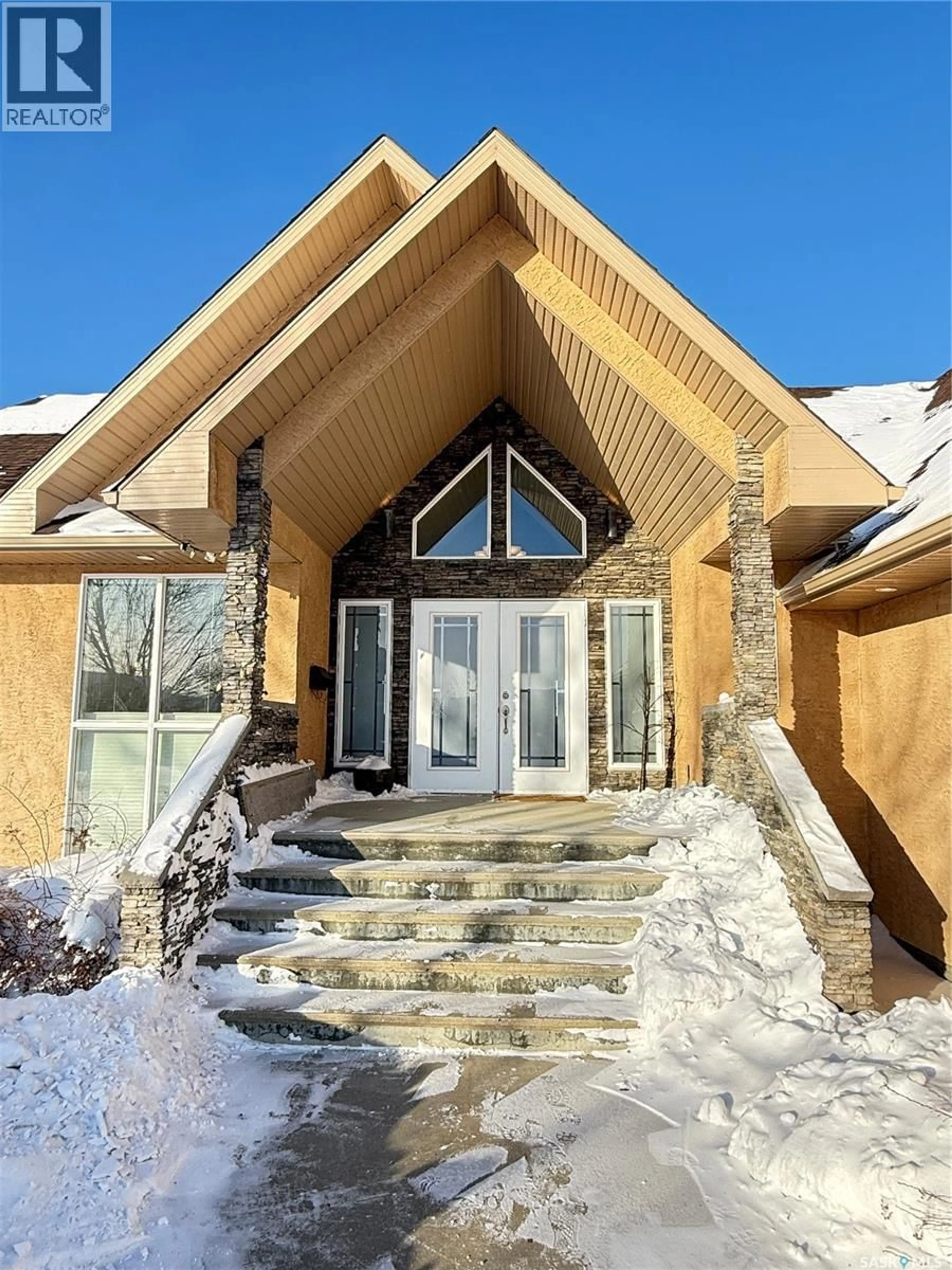 Indoor entryway for 785 WASHINGTON DRIVE, Weyburn Saskatchewan S4H3C7