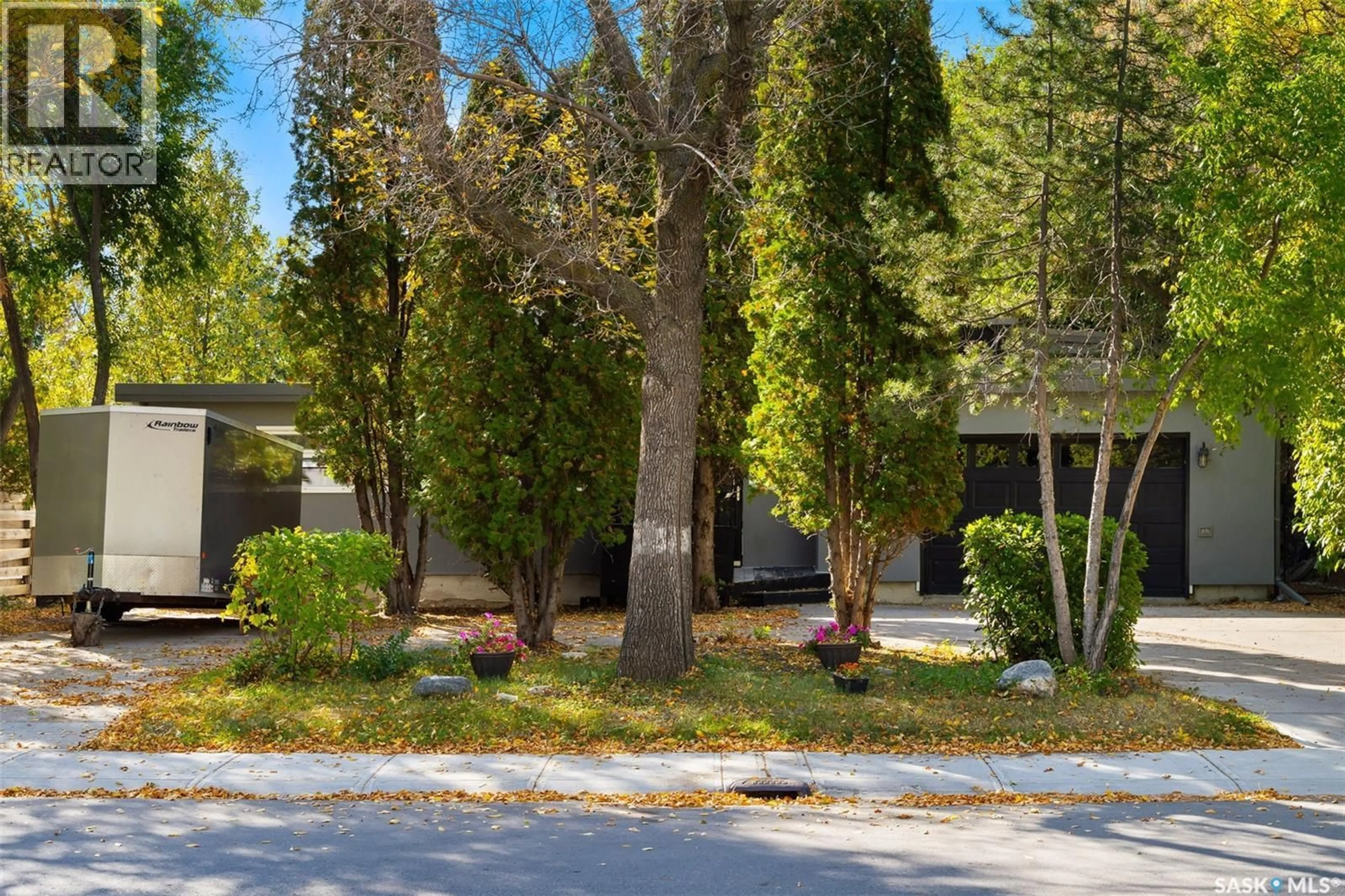 Patio, street for 3051 QUINN DRIVE, Regina Saskatchewan S4P2W3