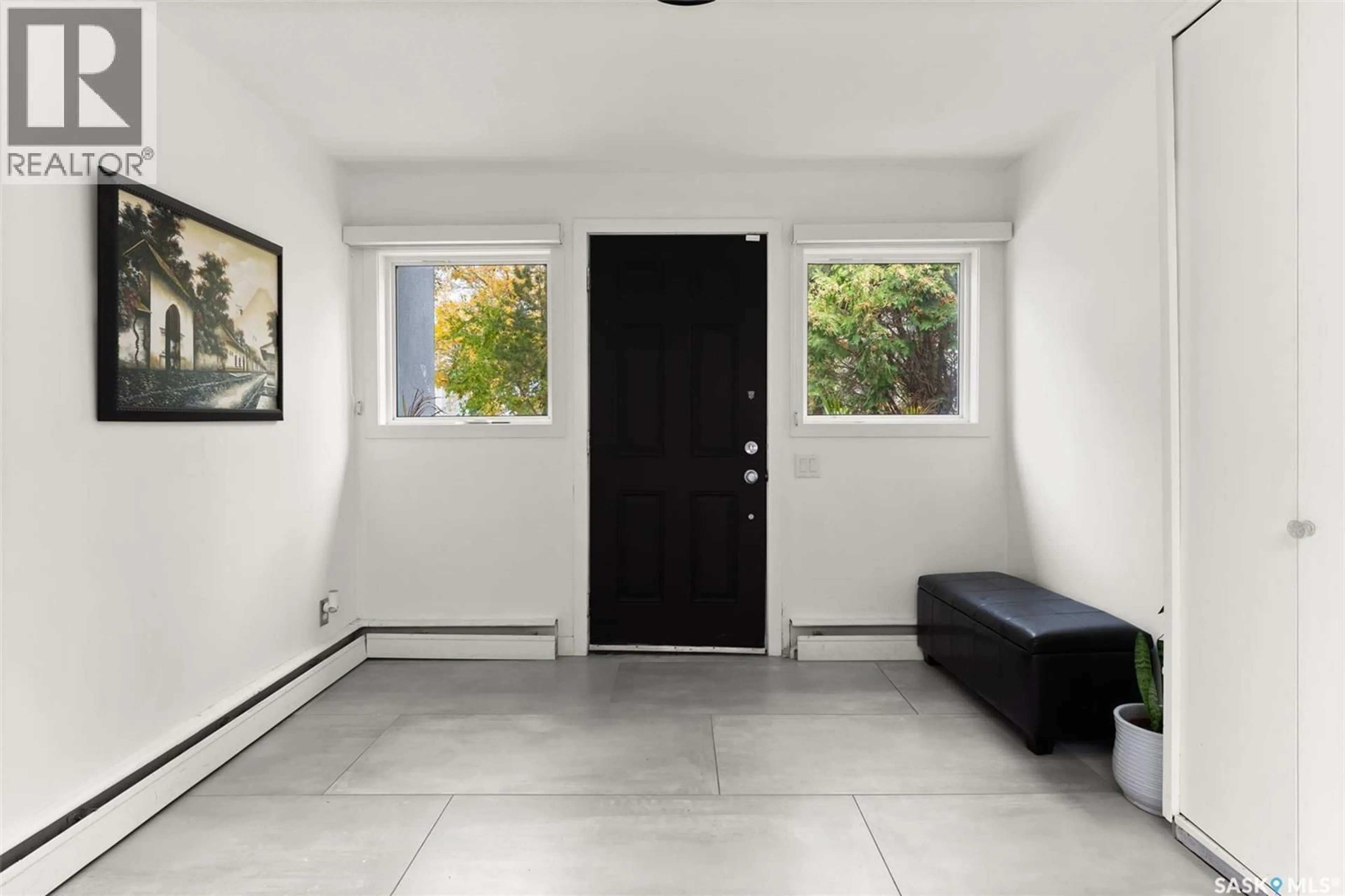 Indoor entryway for 3051 QUINN DRIVE, Regina Saskatchewan S4P2W3