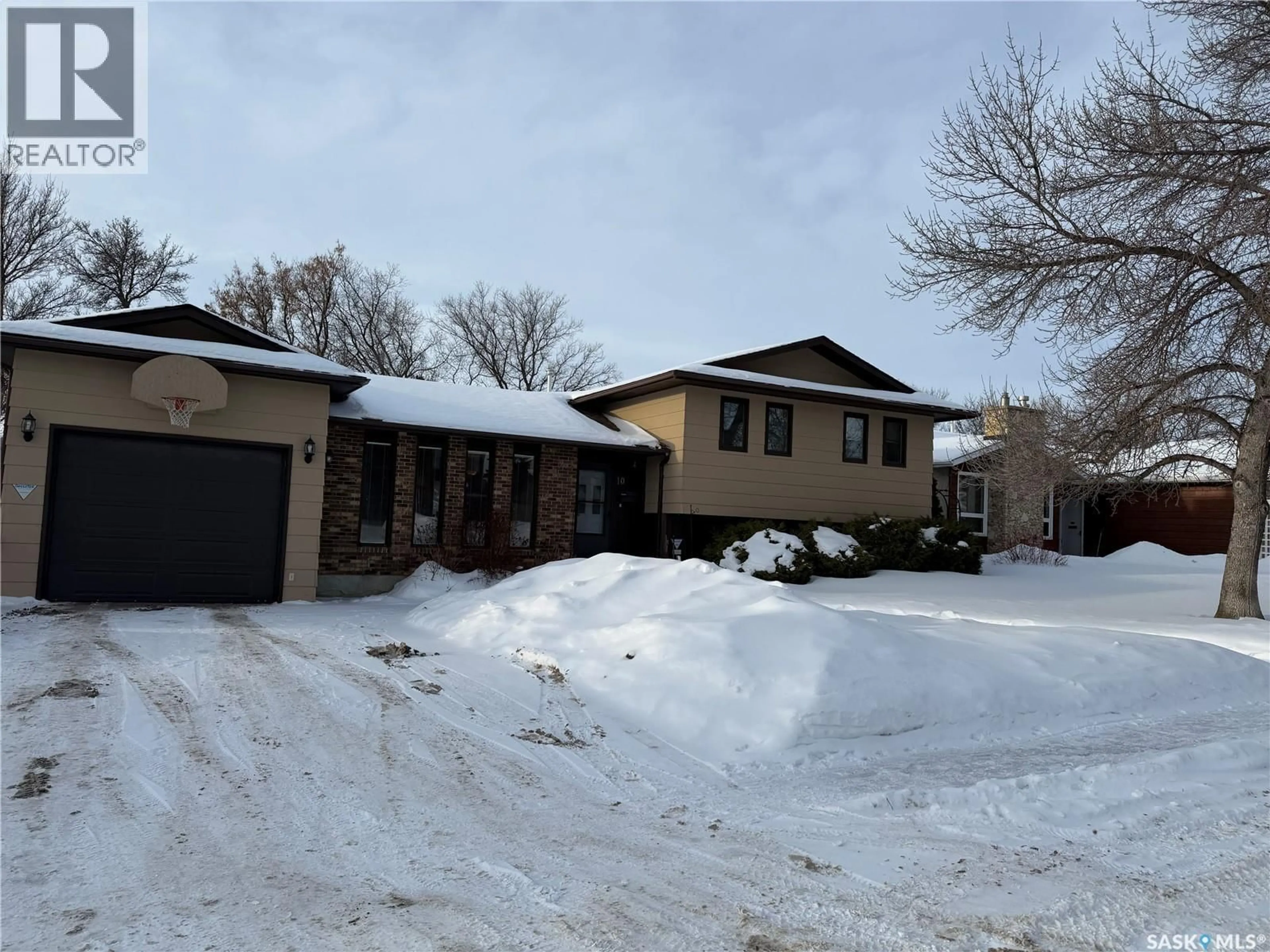 A pic from outside/outdoor area/front of a property/back of a property/a pic from drone, street for 10 DRAGAN CRESCENT, Saskatoon Saskatchewan S7H5C9