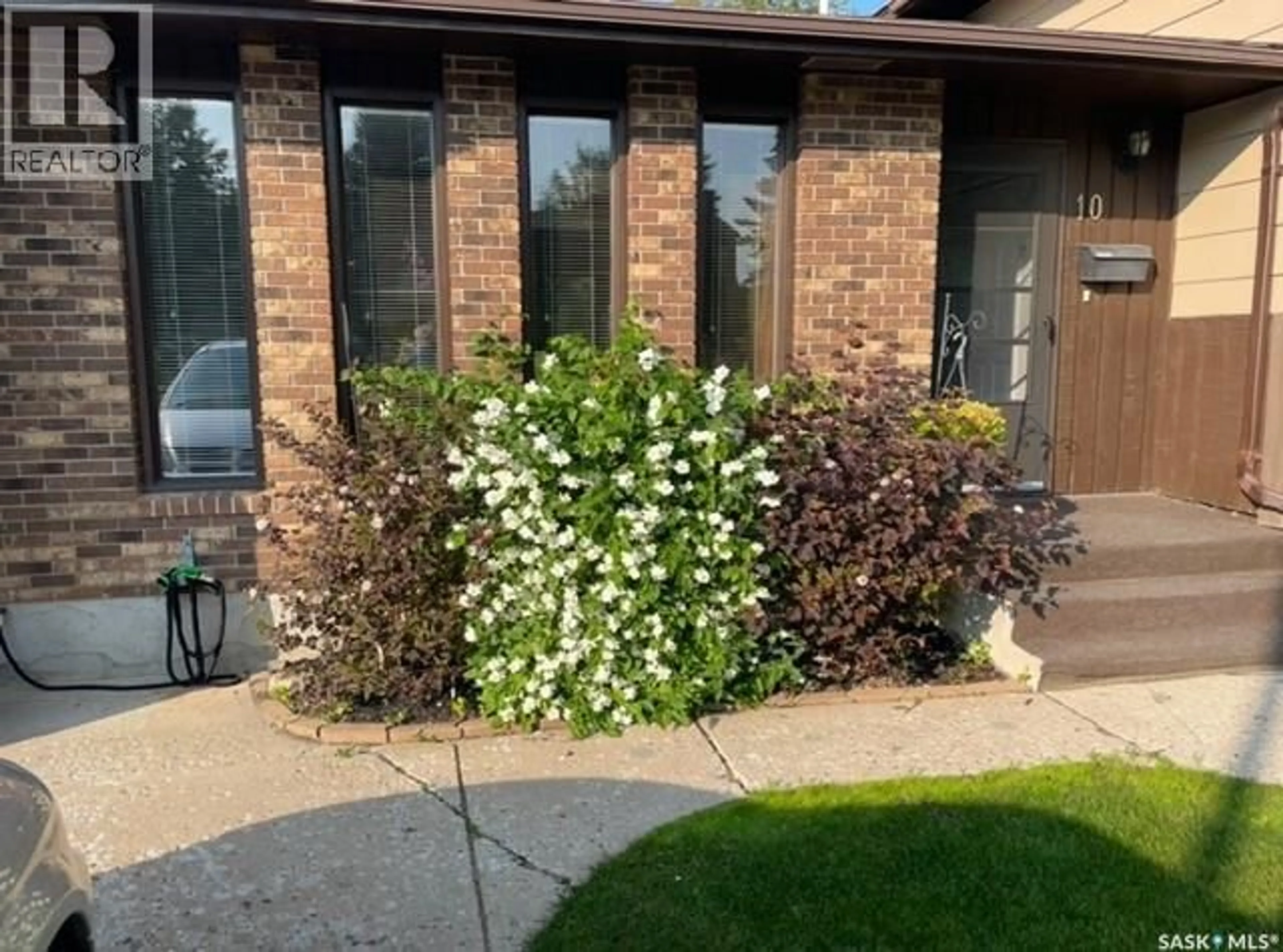 Patio, street for 10 DRAGAN CRESCENT, Saskatoon Saskatchewan S7H5C9