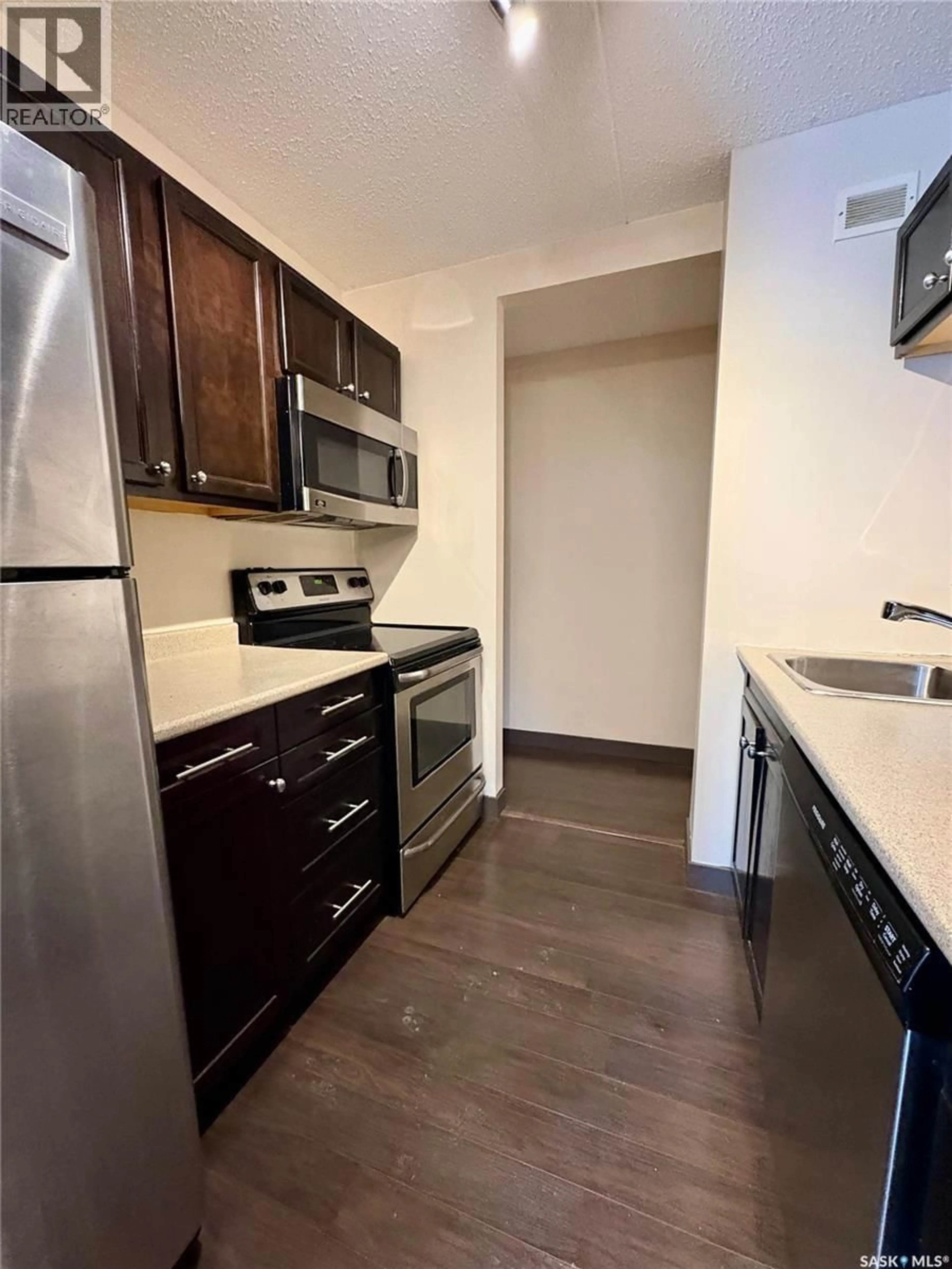 Standard kitchen, unknown for 23 27 CENTENNIAL STREET, Regina Saskatchewan S4S6P9